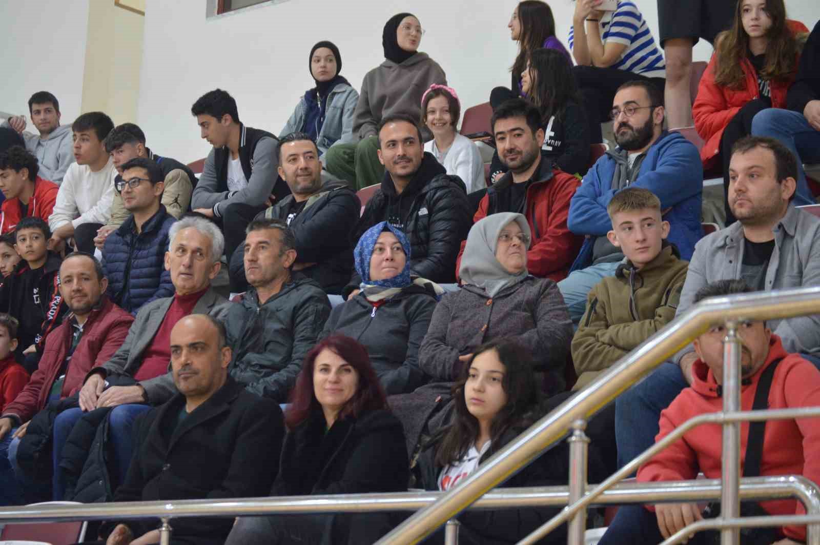 Kütahya’nın Tavşanlı ilçesinde korfbol turnuvası yapıldı