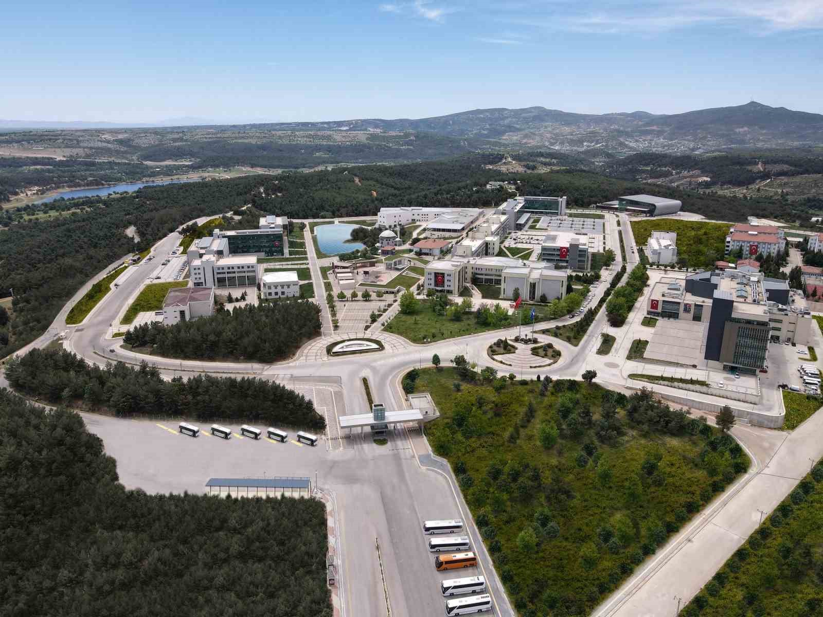 Uşak Üniversitesi gerçekleştirdiği projelerle bilim dünyasındaki yükselişini sürdürüyor