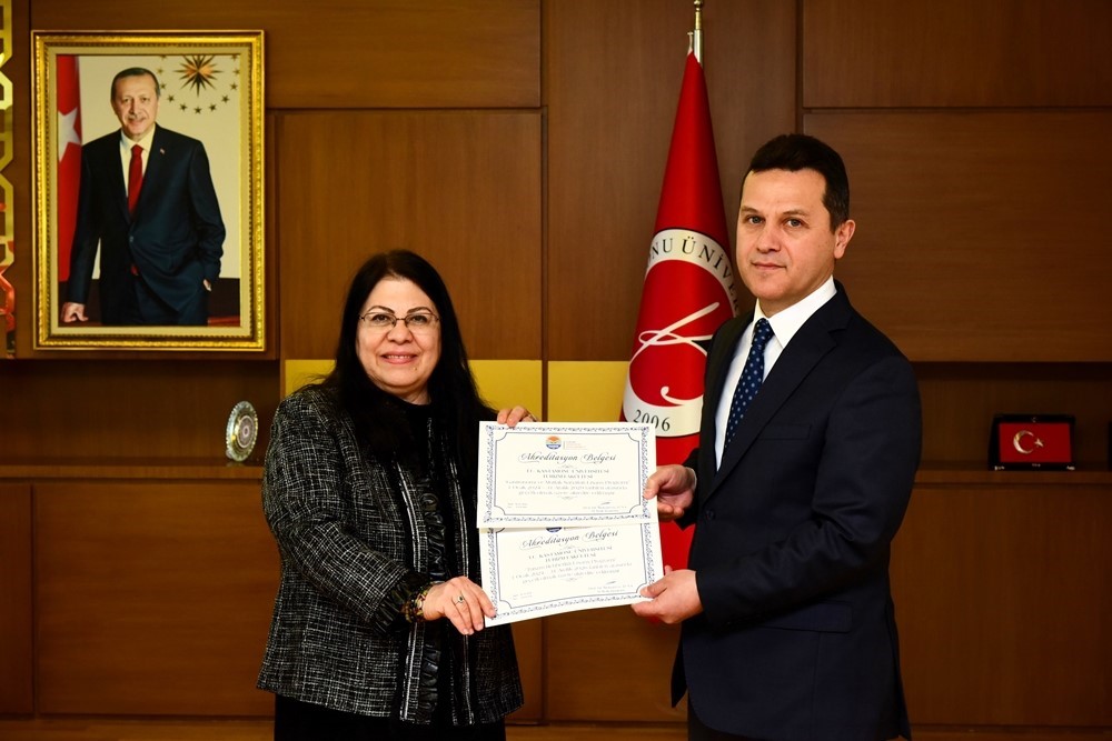 Tam akredite edilen Kastamonu &Uuml;niversitesi Turizm Fak&uuml;ltesi, akreditasyon belgelerine kavuştu
