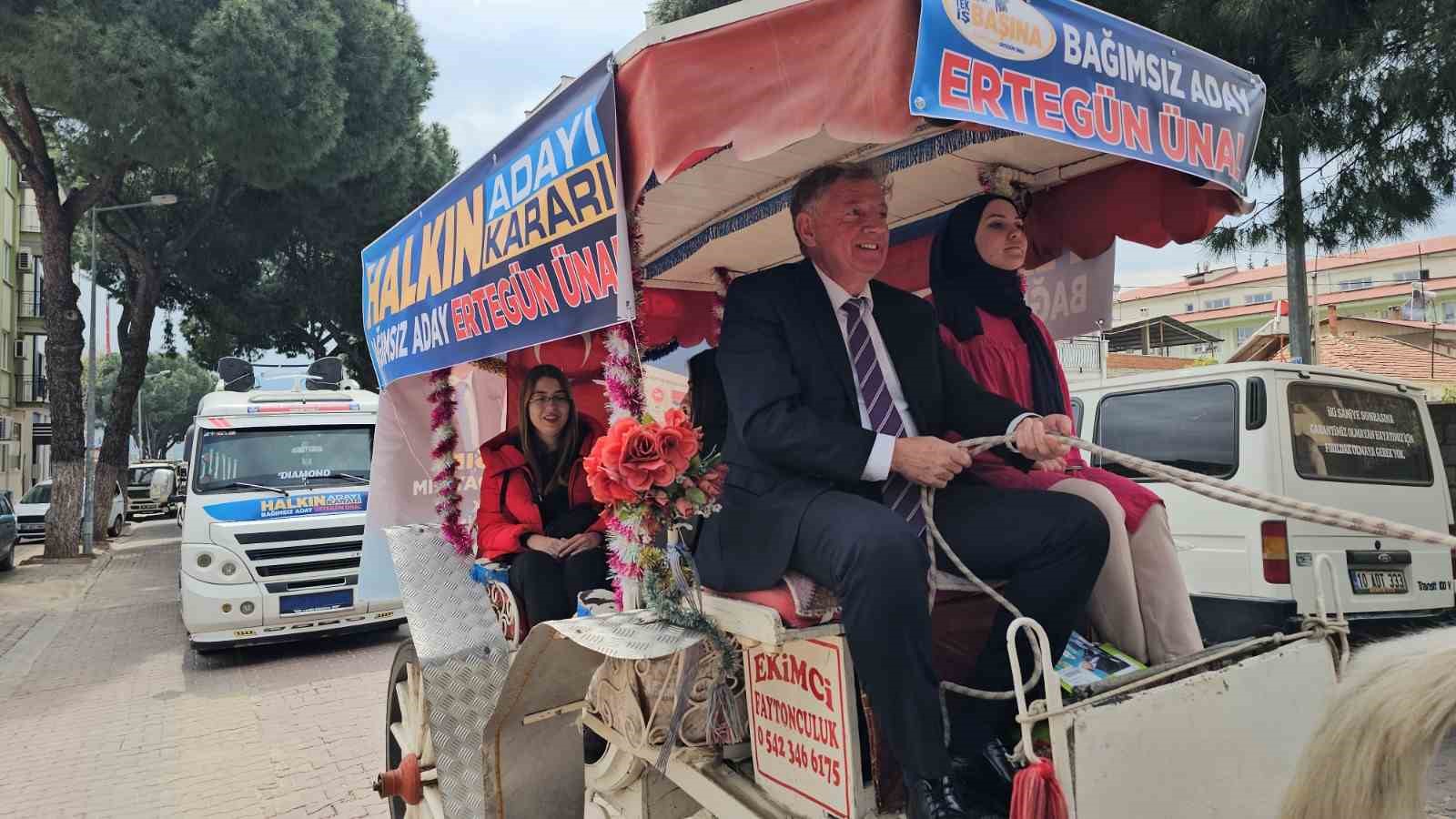 Sultanhisar’ın bağımsız adayı, şehri faytonla dolaşıp çocukların gönlünü alıyor
