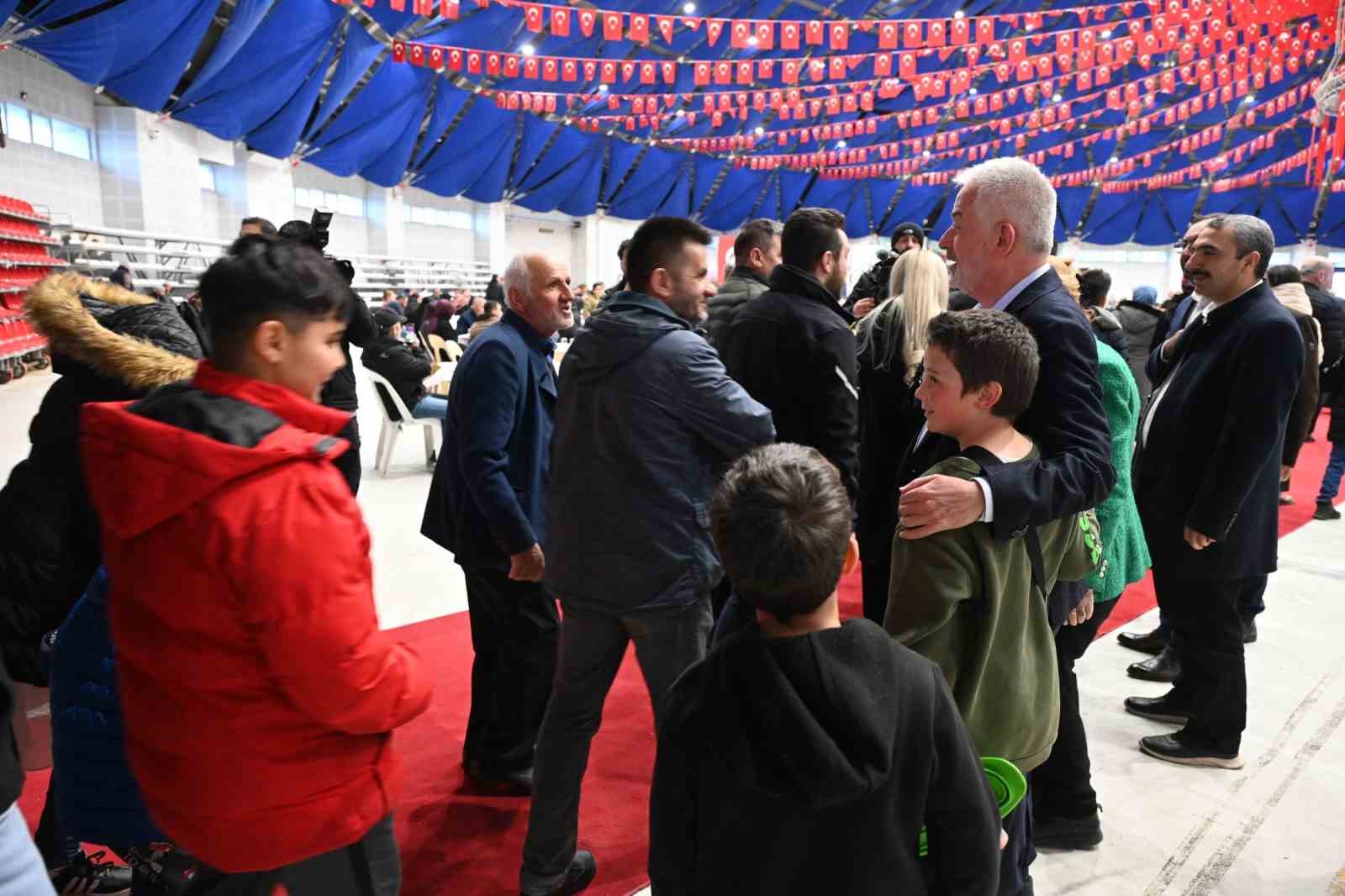 Başkan Başdeğirmen: &ldquo;Mesai arkadaşlarımla 5 yılda &ccedil;ok g&uuml;zel işlere imza attık&rdquo;
