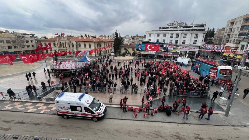 CHP Genel Başkanı Özel: ‘‘AK Parti ile kafa kafaya yarışıyoruz’’
