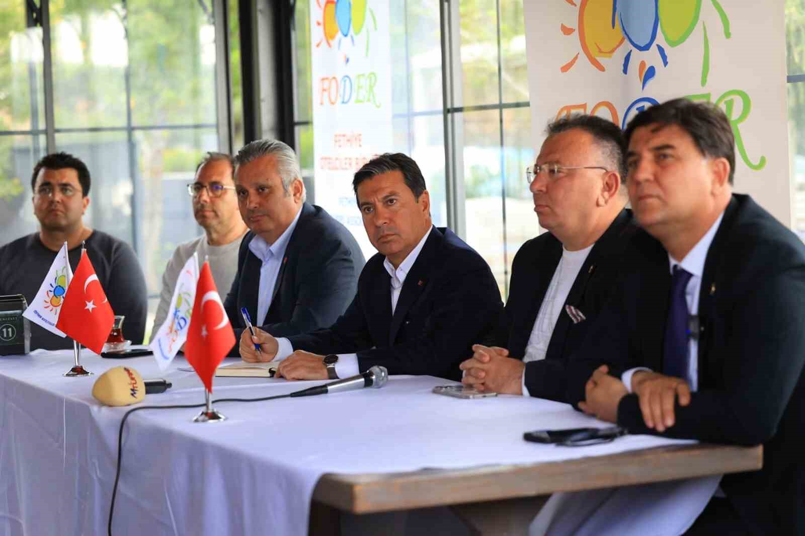 CHP Muğla Büyükşehir adayı Aras Fethiye’de Odaları ziyaret etti