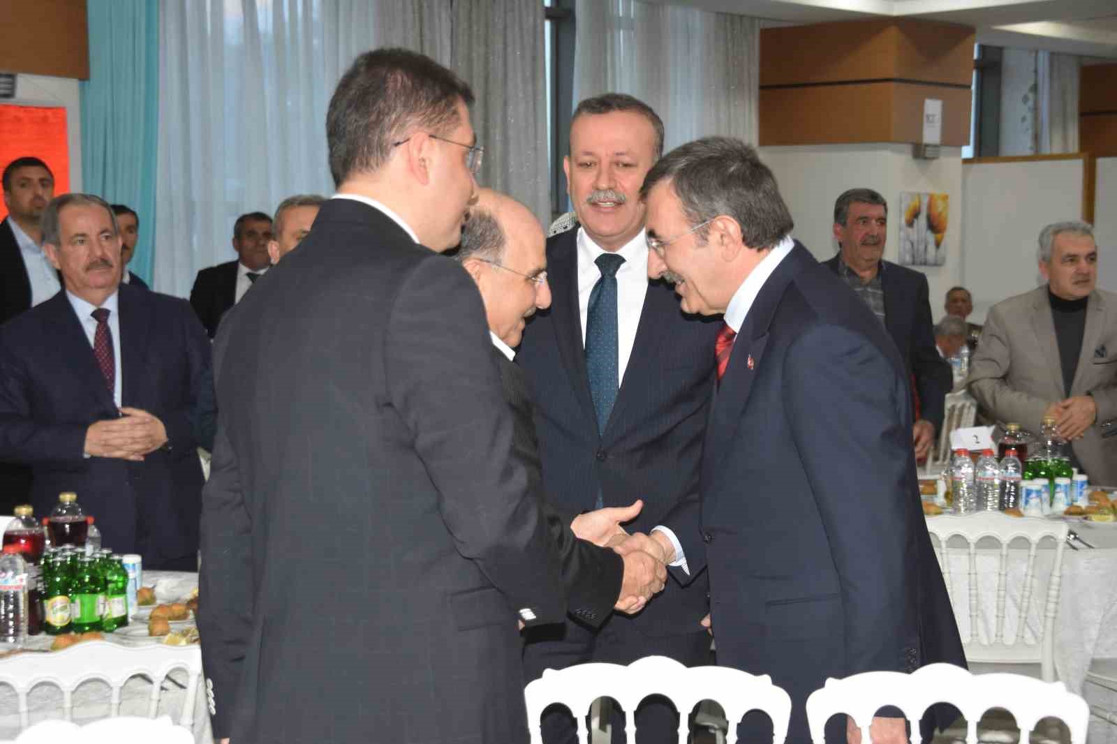 Cumhurbaşkanı Yardımcısı Yılmaz: "&Ouml;zellikle tekstil alanında Bitlis t&uuml;m b&ouml;lgenin &uuml;retim merkezi haline geliyor"
