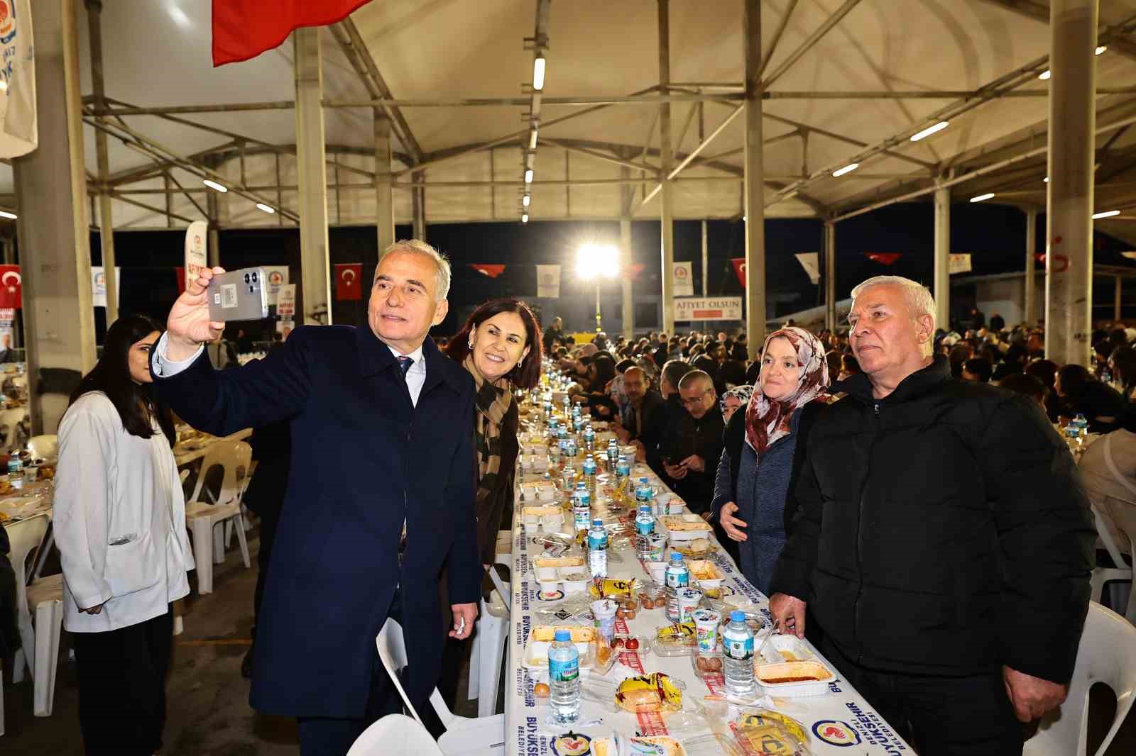 Denizli B&uuml;y&uuml;kşehirin iftar sofrası Merkezefendi&rsquo;de kuruldu
