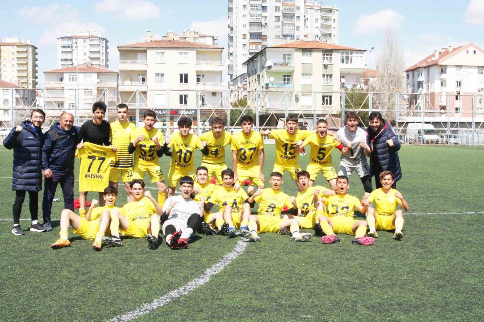 Kayseri U17 Ligi: Kocasinan Şimşekspor: 0 - Talasgücü Belediyespor:4