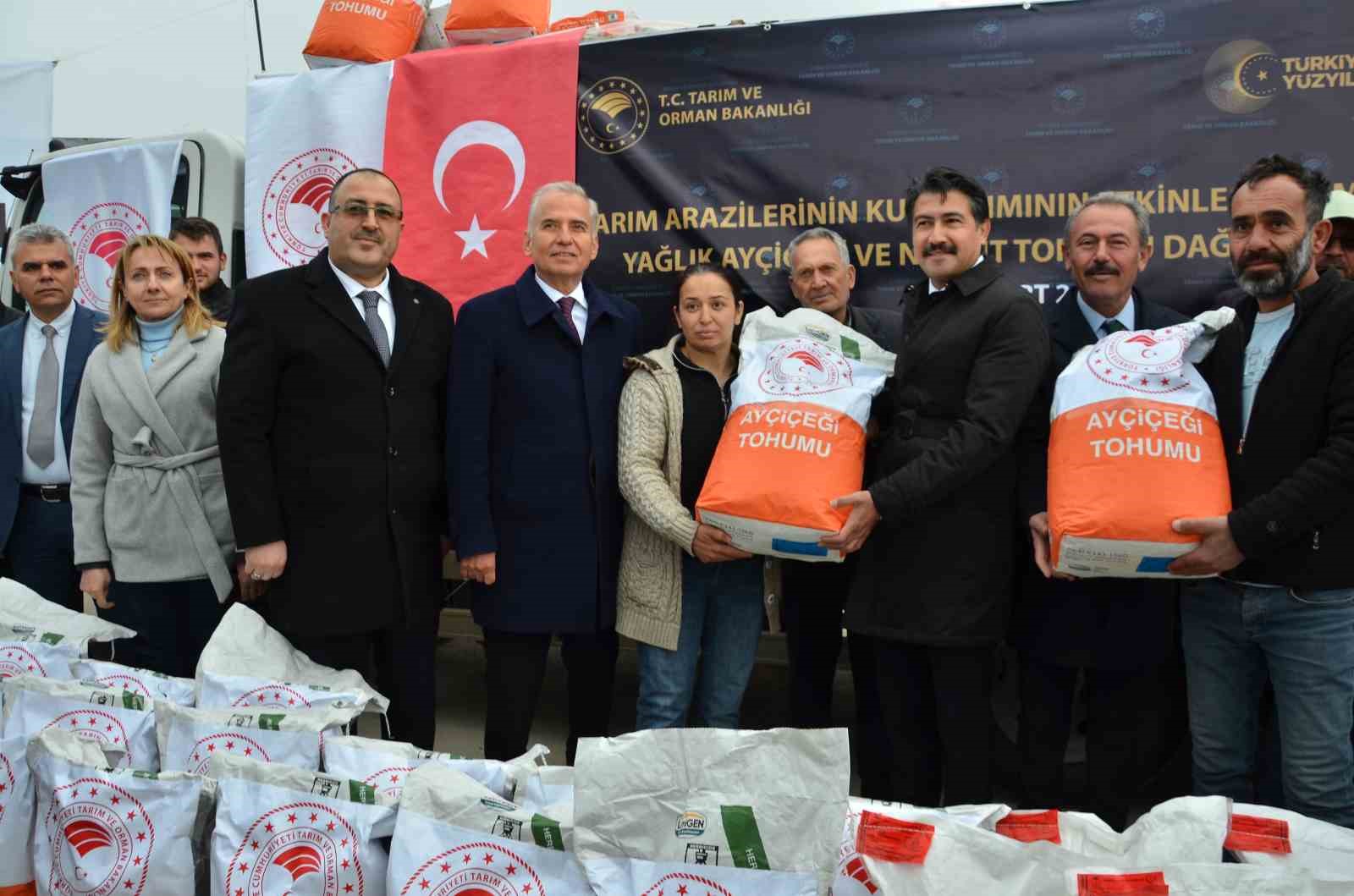 Denizli’de 590 üreticiye 20 ton tohum dağıtıldı