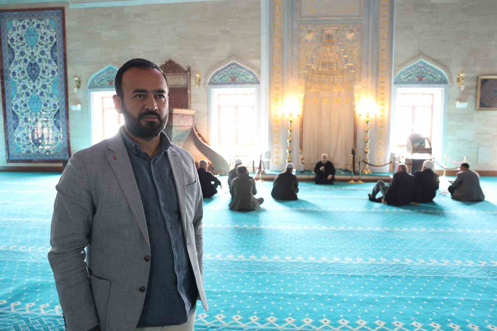 G&ouml;rme engelli hafızların mukabele aşkı
