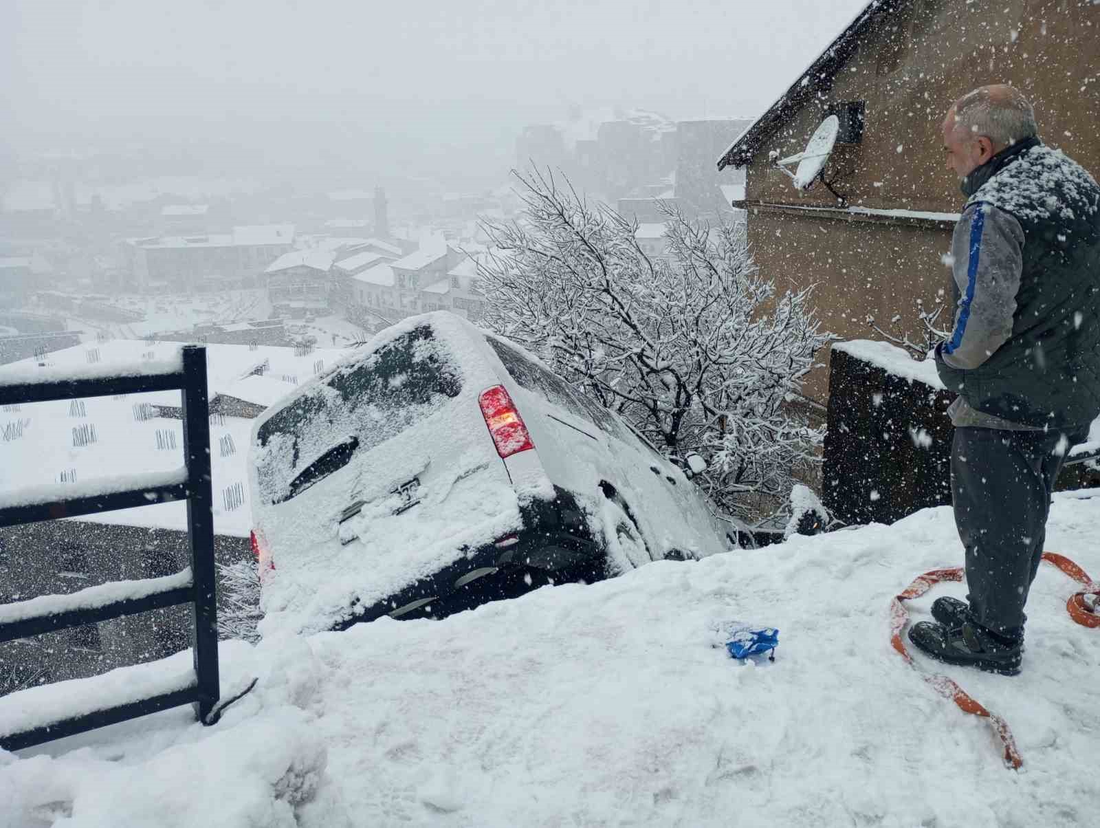 Bitlis’te 10 aracın karıştığı zincirleme kazada 16 kişi yaralandı
