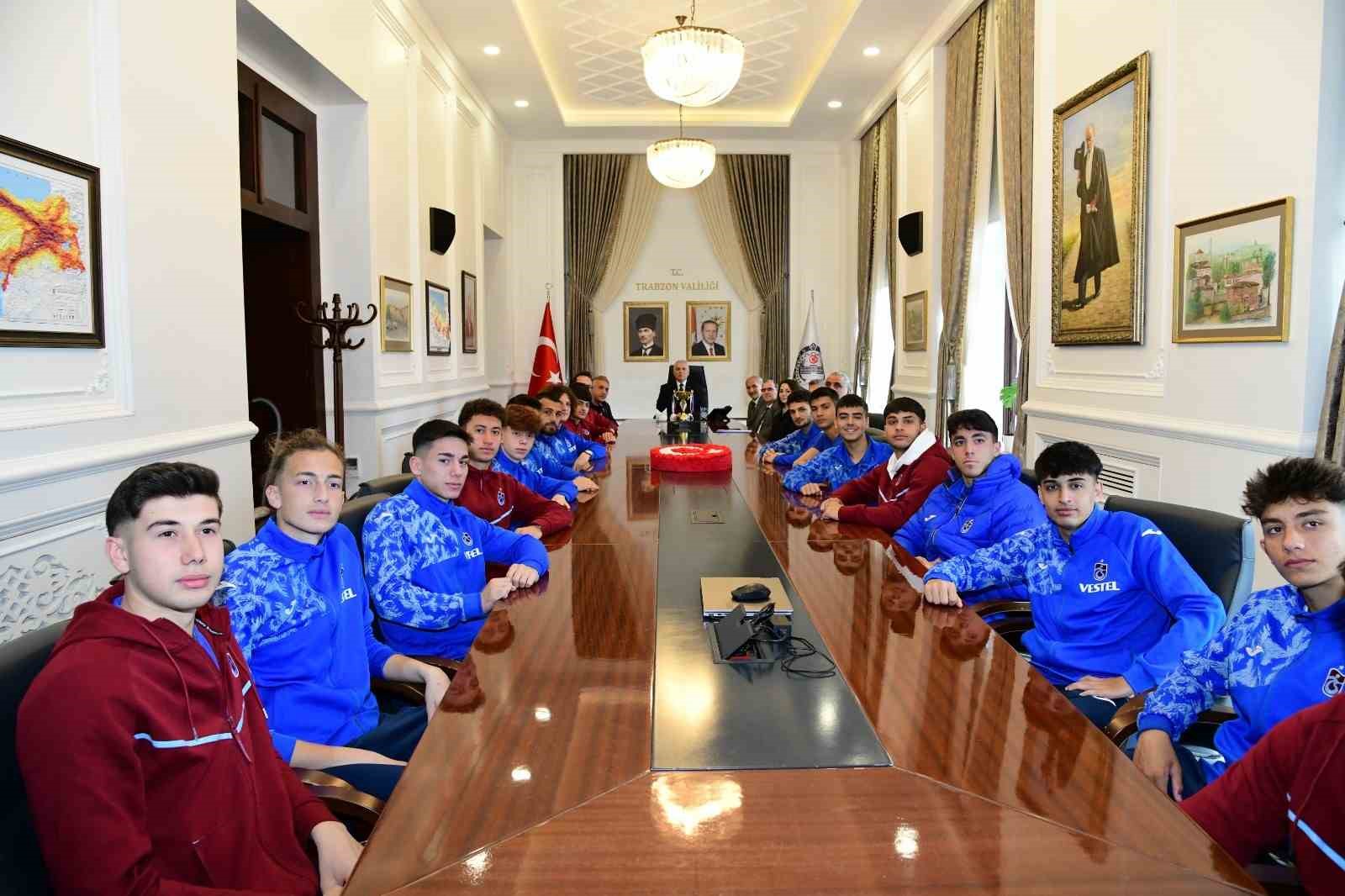 Çin yolcusu Türkiye şampiyonu takımı makamında ağırladı
