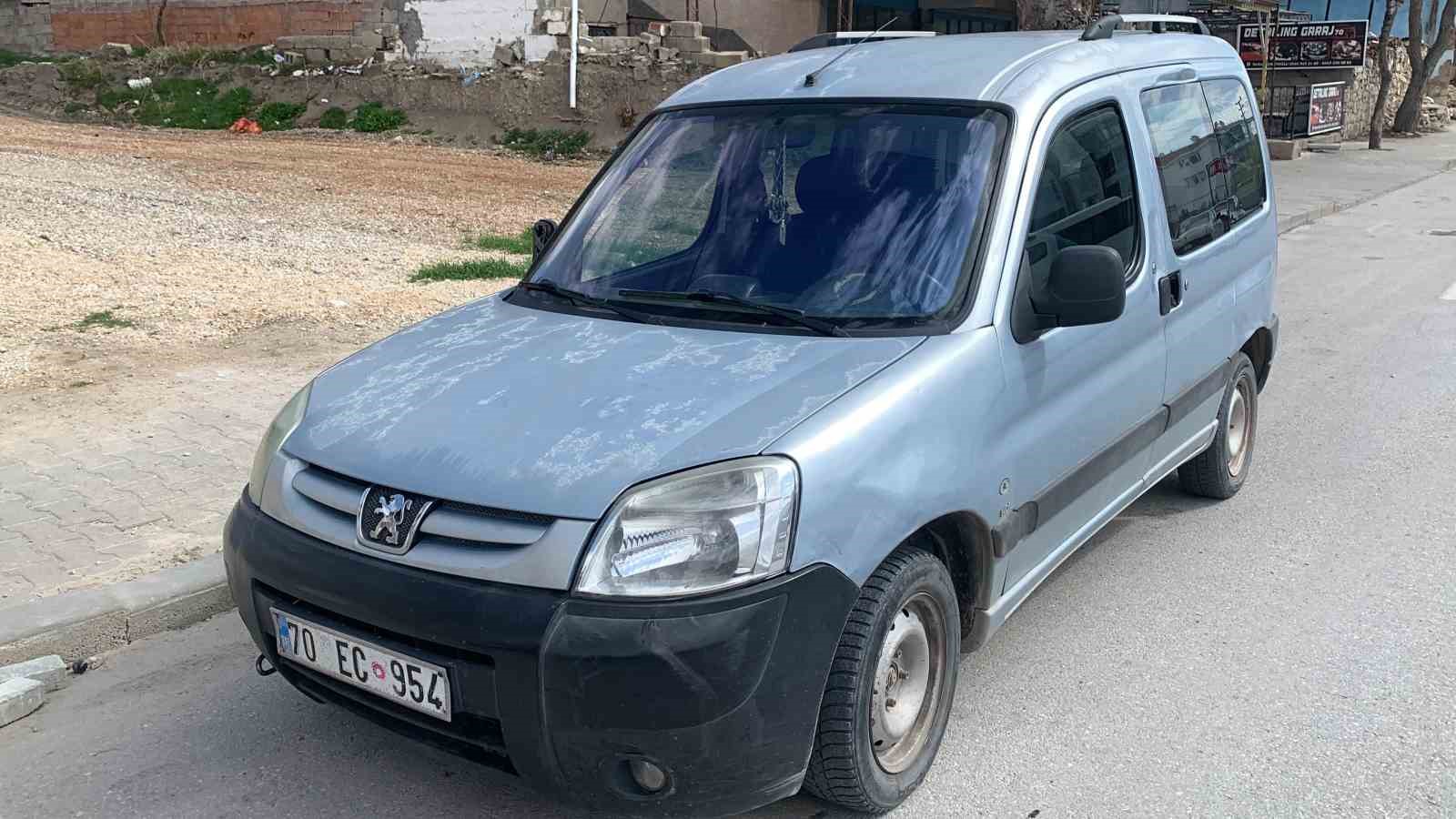 Polis, kazaya karışan yaşlı adamın gözündeki sorun nedeniyle ehliyetine el koydu
