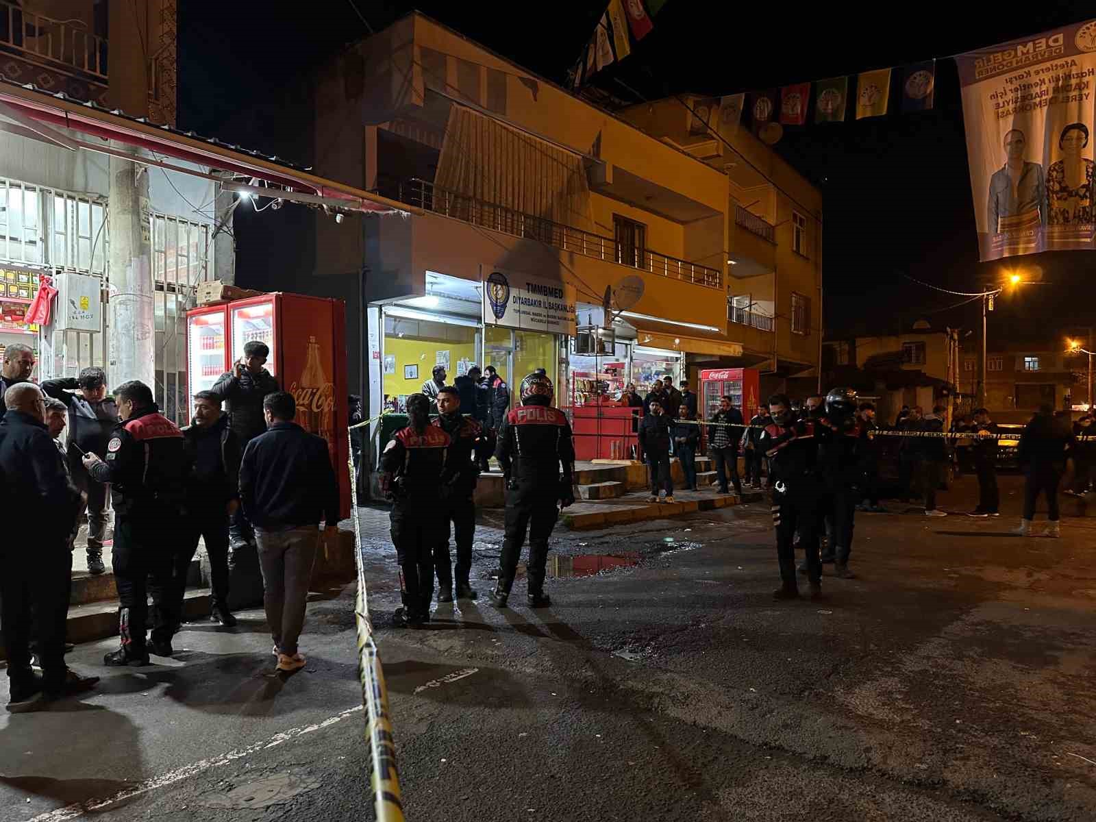 Diyarbakır’da uyuşturucu ile mücadele derneğinde silahlı kavga: 2 yaralı
