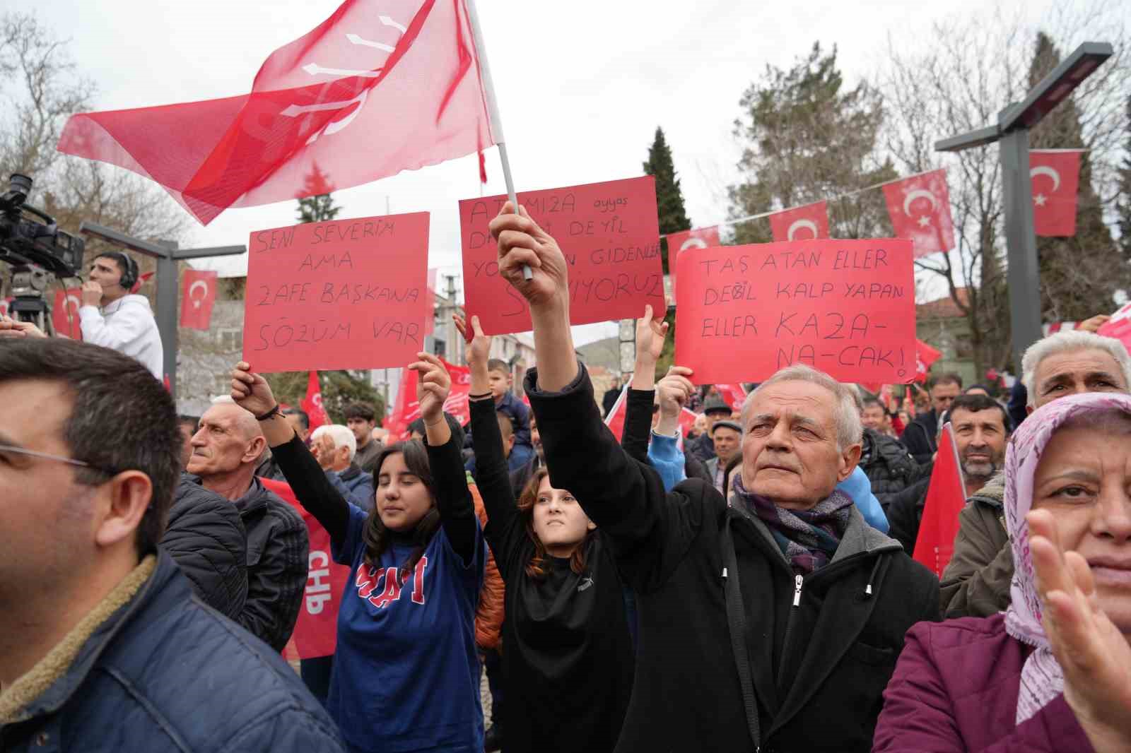 CHP Genel Başkanı Özel: "Esas beka sorunu Türkiye’nin gençlerinin dünyanın başka ülkelerinde hayat kurmasıdır"