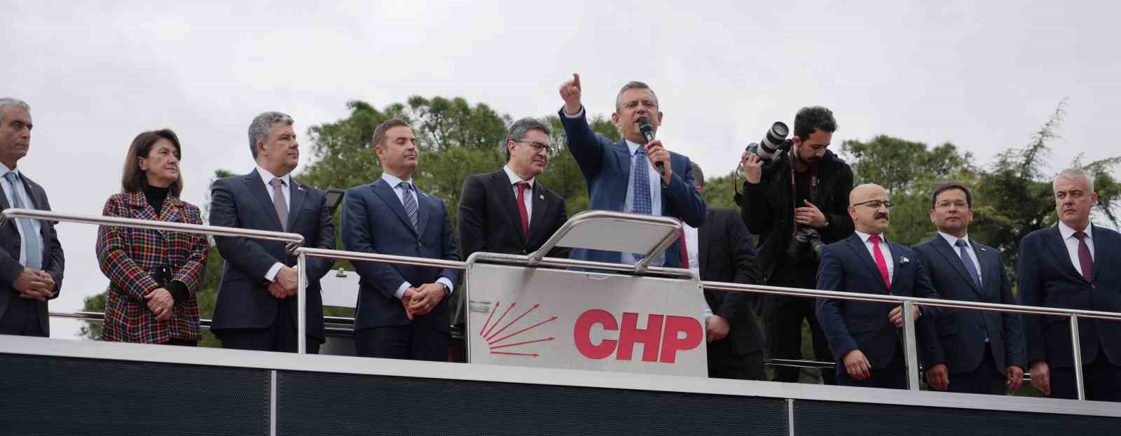 CHP Genel Başkanı Özel: "Esas beka sorunu Türkiye’nin gençlerinin dünyanın başka ülkelerinde hayat kurmasıdır"