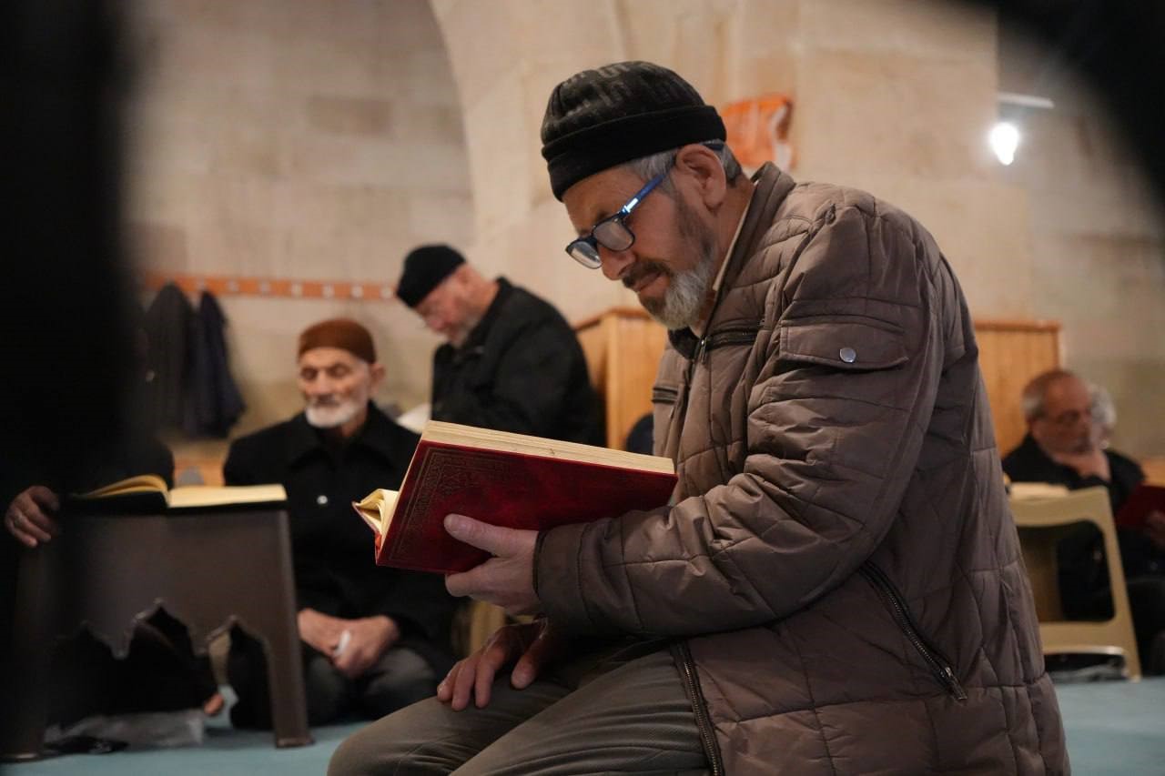Asırlık hatim geleneği Selçuklu mirası camide yaşatılıyor
