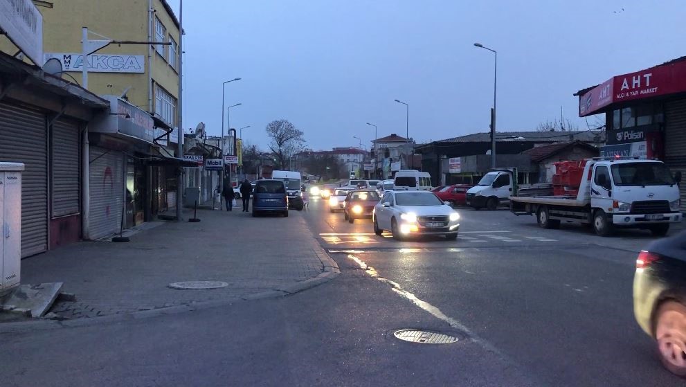 &Ccedil;&ouml;p konteynerine &ccedil;arpan alkoll&uuml; s&uuml;r&uuml;c&uuml; yaralandı
