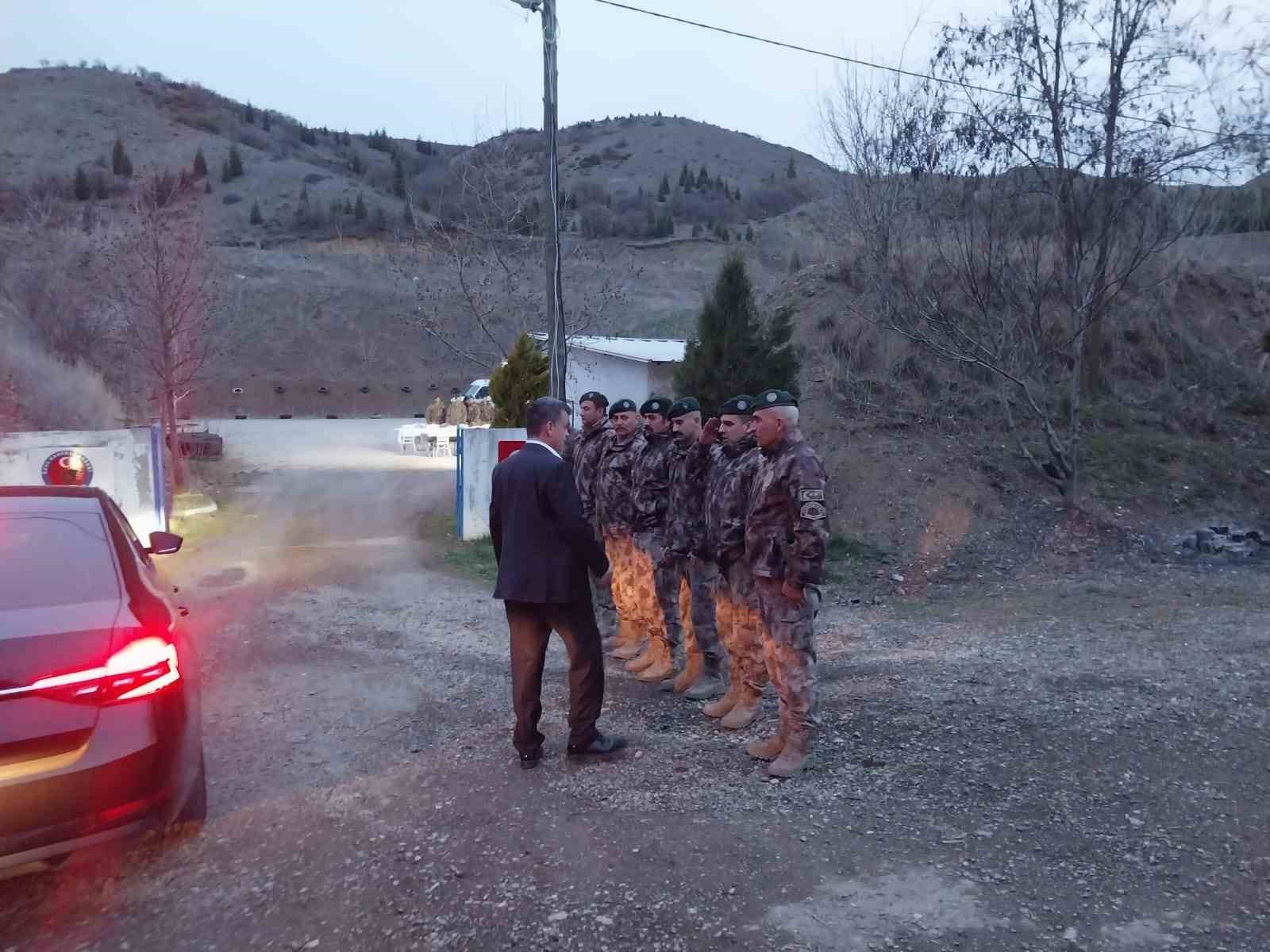 İl Emniyet M&uuml;d&uuml;r&uuml; Ağırlar &Ouml;zel Harekat Şube M&uuml;d&uuml;rl&uuml;ğ&uuml; ekipleriyle iftar yaptı
