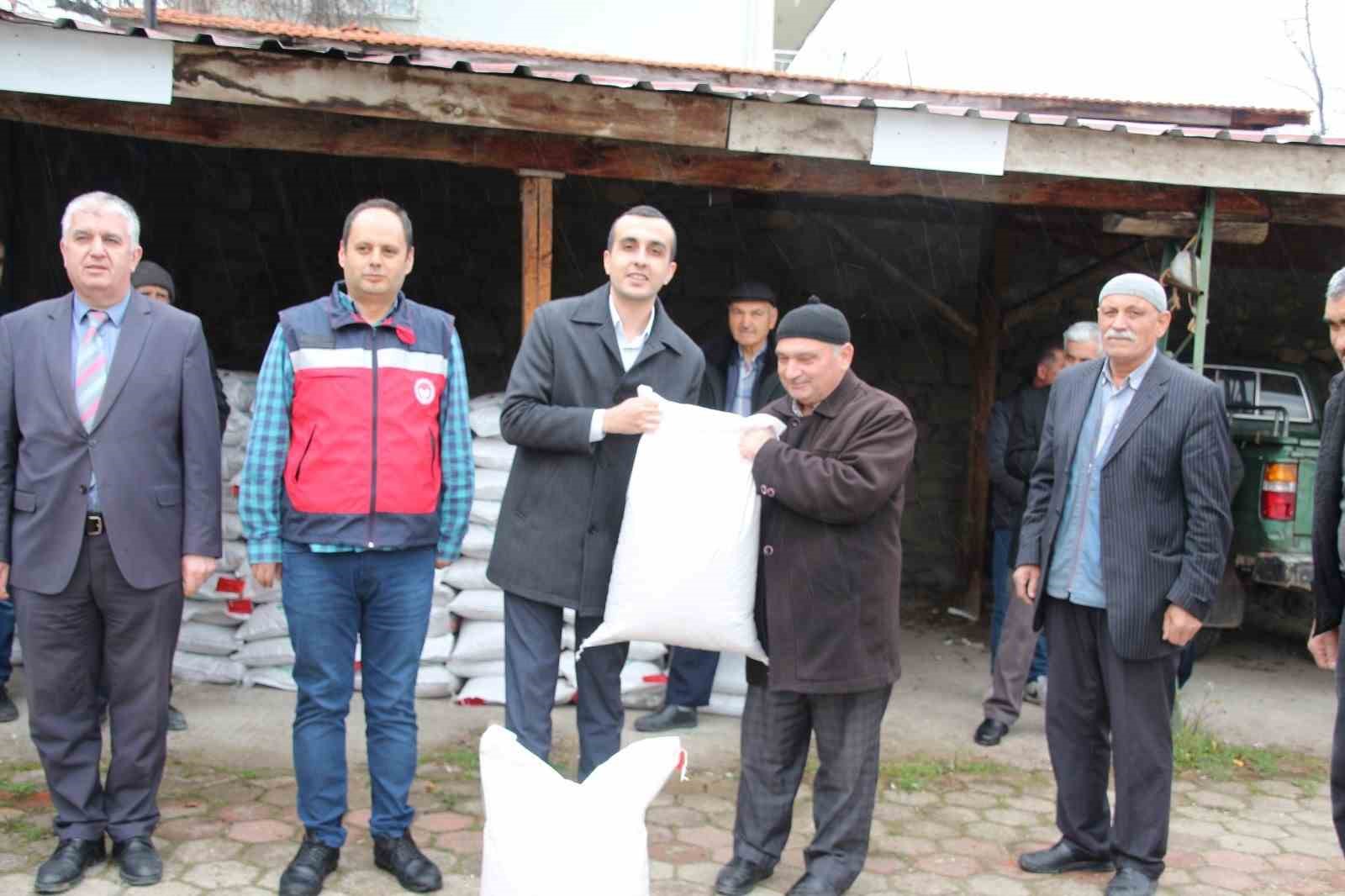 Domani&ccedil;&rsquo;te 43 &uuml;reticiye y&uuml;zde 50 hibeli 4 bin 350 kilo nohut tohumu dağıtıldı
