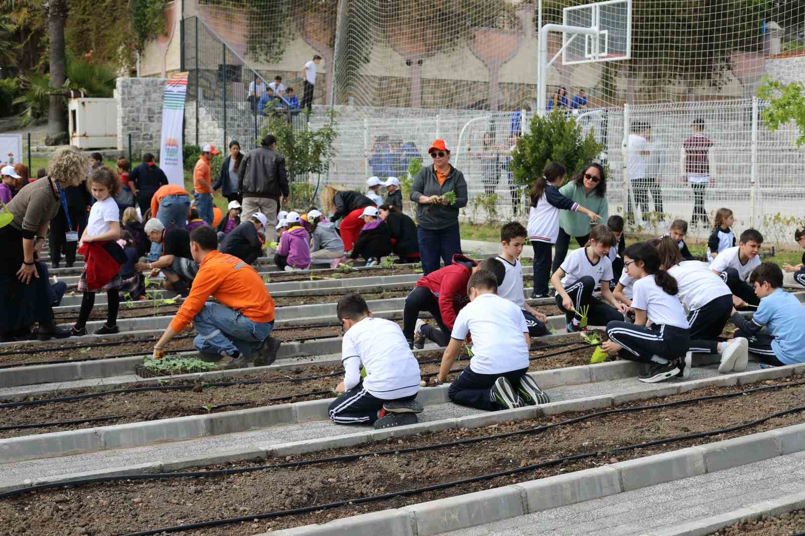 Minik eller tarımla buluştu