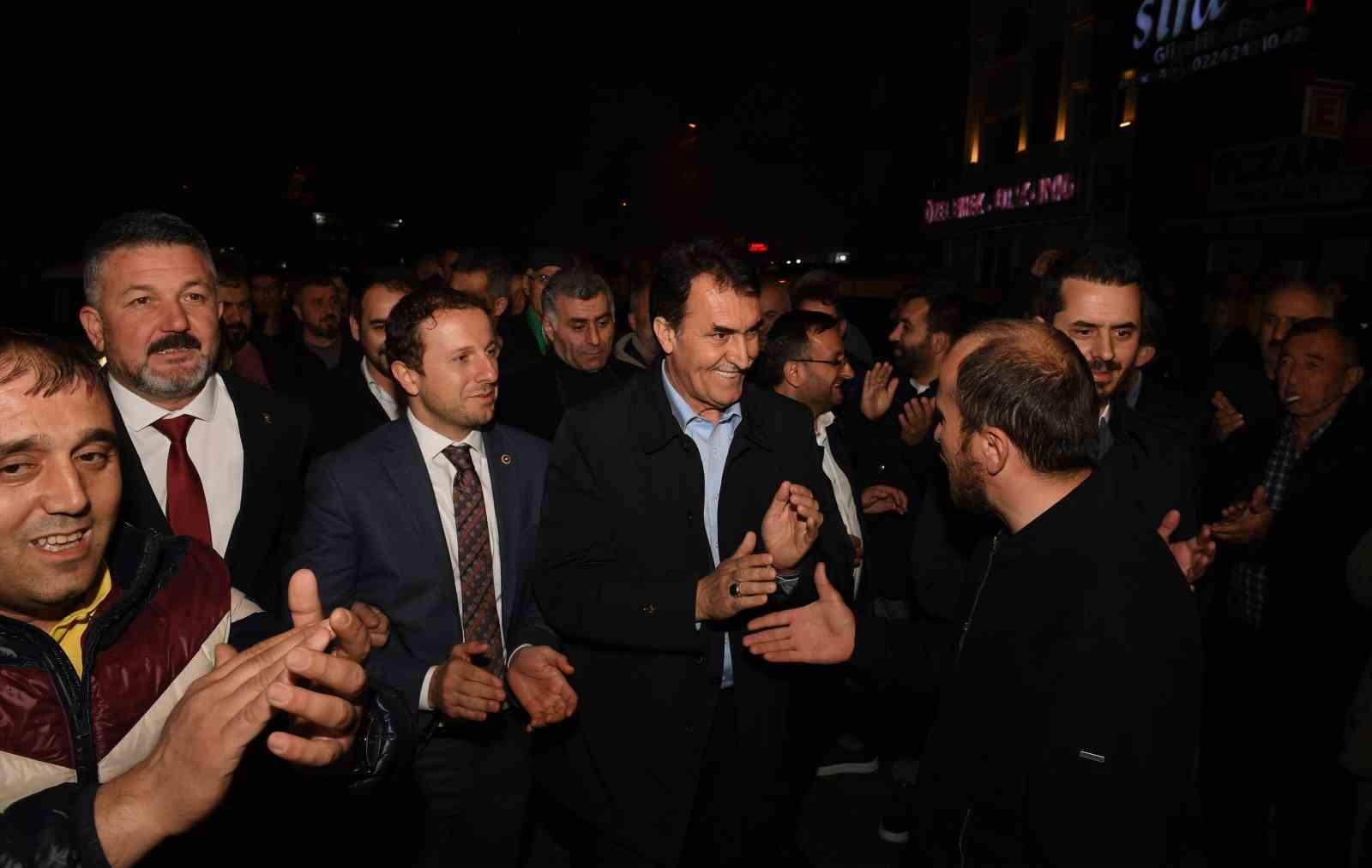 Emek&rsquo;te dev kalabalık D&uuml;ndar&rsquo;ı coşkuyla karşıladı
