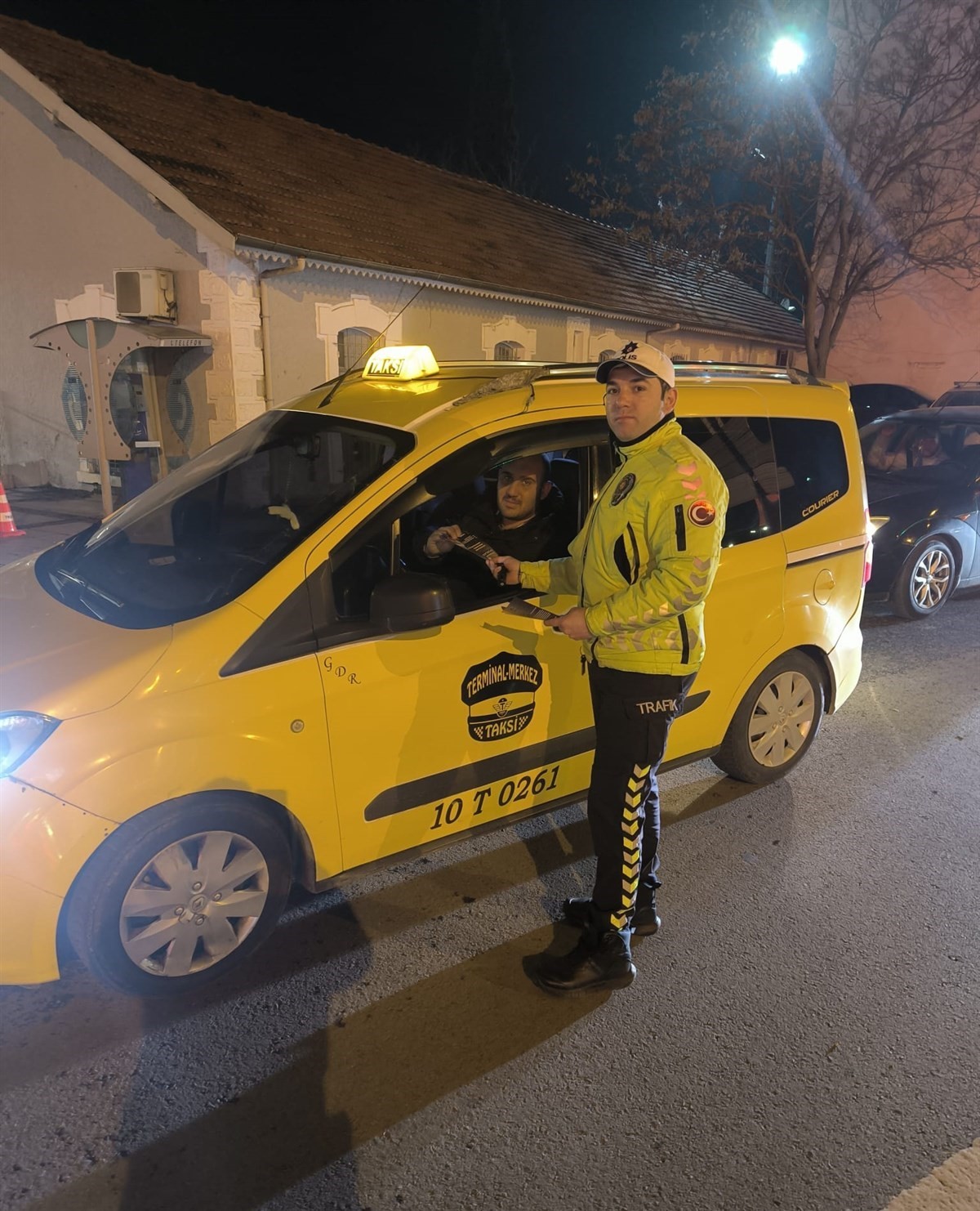 Balıkesir&rsquo;de s&uuml;r&uuml;c&uuml;lere alkol ve kemer bilinci aşılandı
