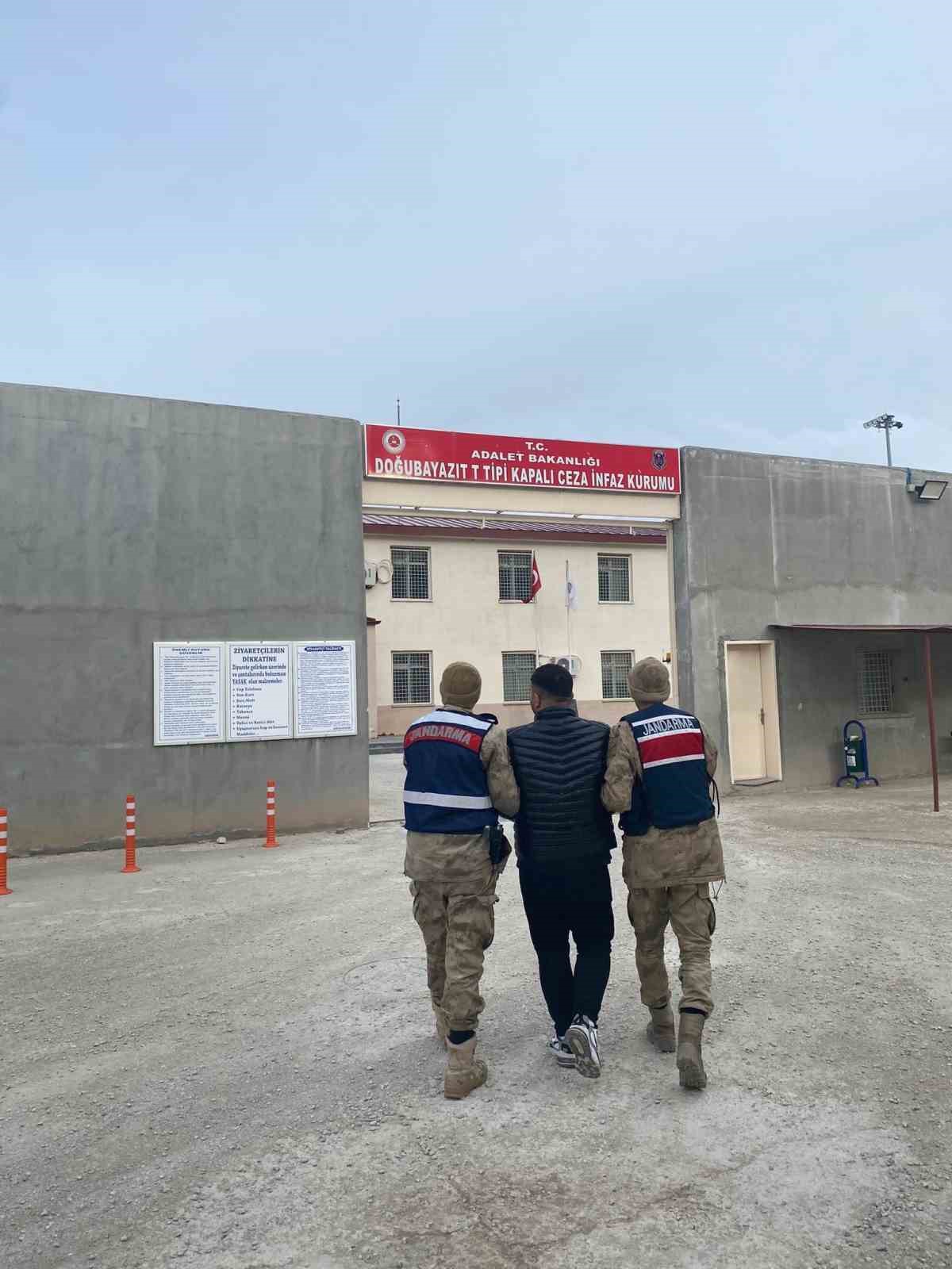Ağrı&rsquo;da firari olan 9 kişi jandarma tarafından yakalandı
