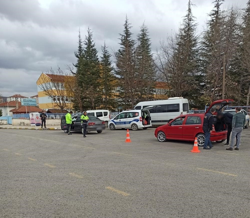 Çorum polisinin suçlularla mücadelesi sürüyor