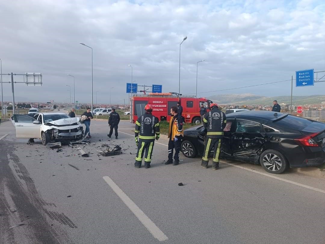 Denizli&rsquo;de trafik kazası: 3 yaralı

