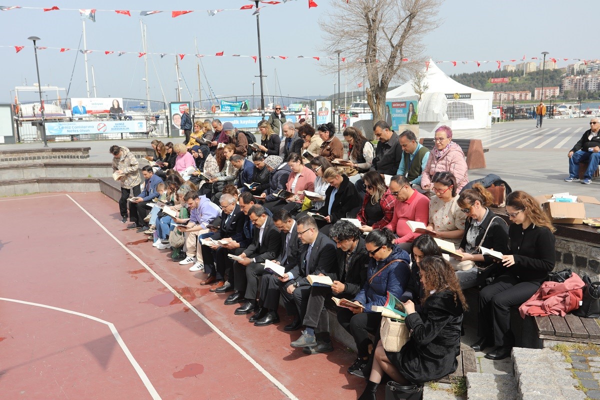 &ldquo;T&uuml;rkiye Okuyor &Ccedil;anakkale Okuyor&rdquo;
