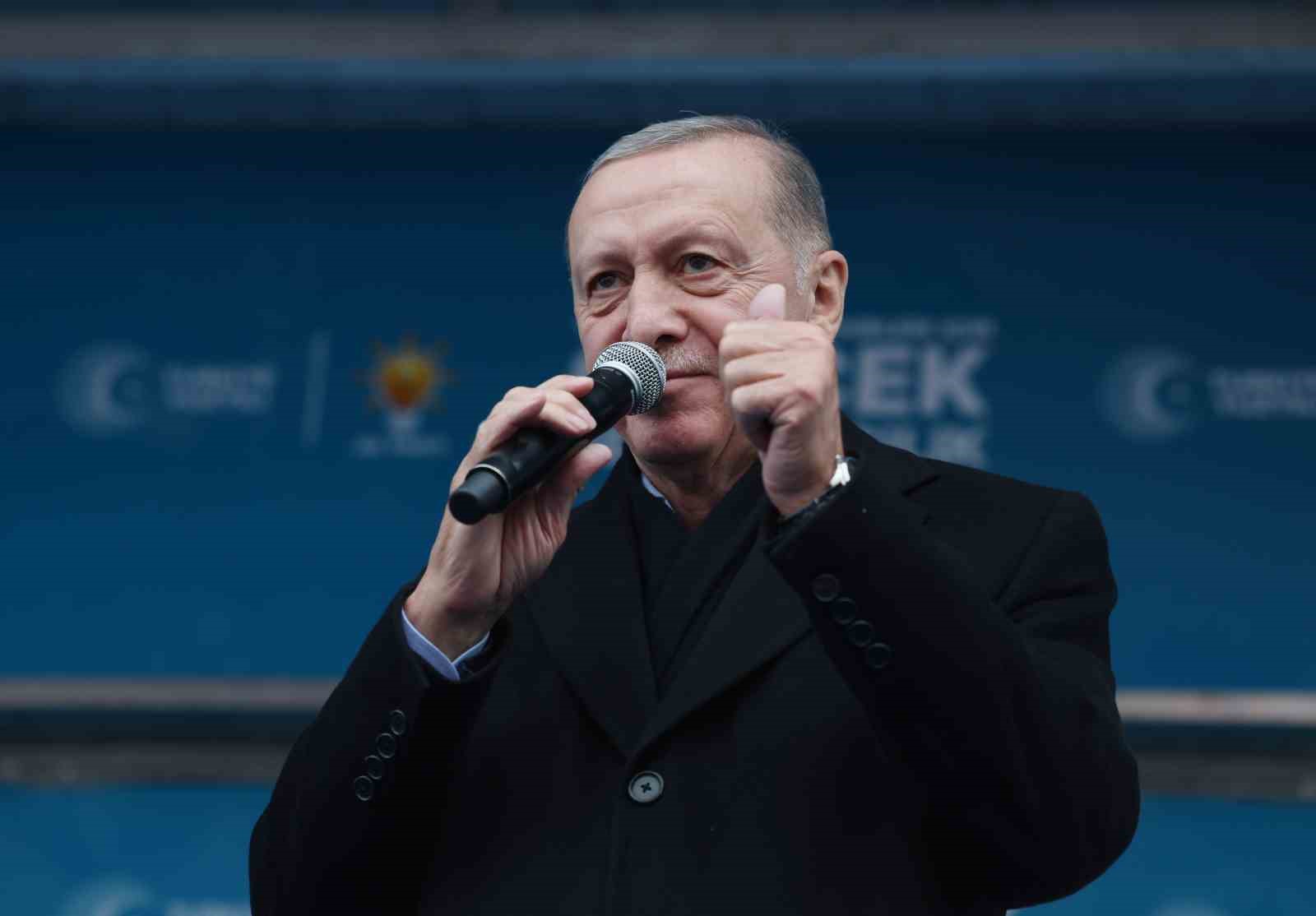 Cumhurbaşkanı Recep Tayyip Erdoğan: “Ekonomide güçlü bir kadro kurduk. Yılın ikinci yarısından itibaren uyguladığımız ekonomi programının olumlu yansımalarını daha net göreceğiz.”
