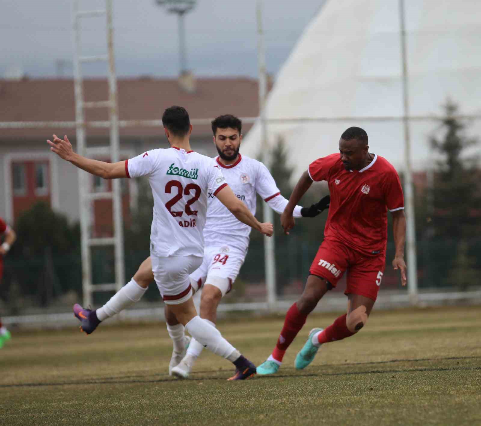 Sivasspor, hazırlık maçında Tokat Belediye Plevnespor’u 6-1 yendi
