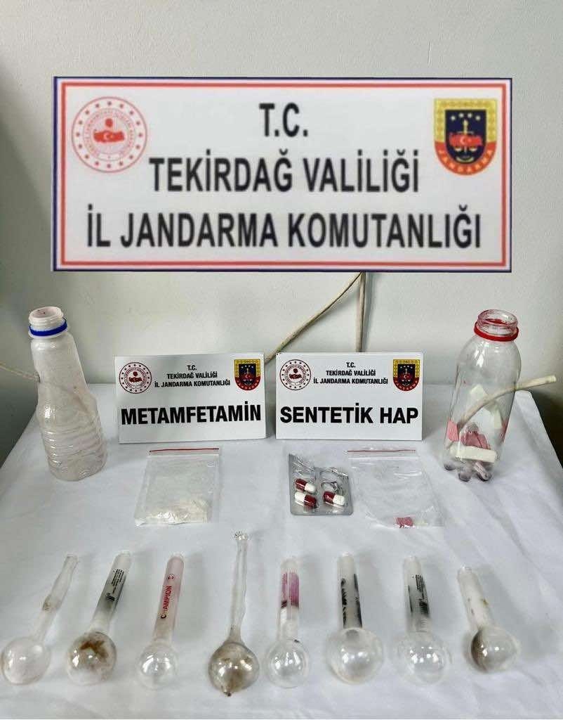 Jandarmadan uyuşturucuya ge&ccedil;it yok: 5 g&ouml;zaltı
