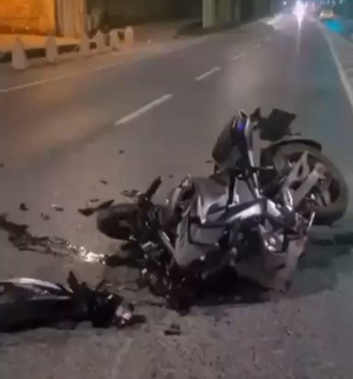 Beşiktaş’ta hatalı "U" dönüşü yapan araca motosiklet çarptı: 1 ağır yaralı
