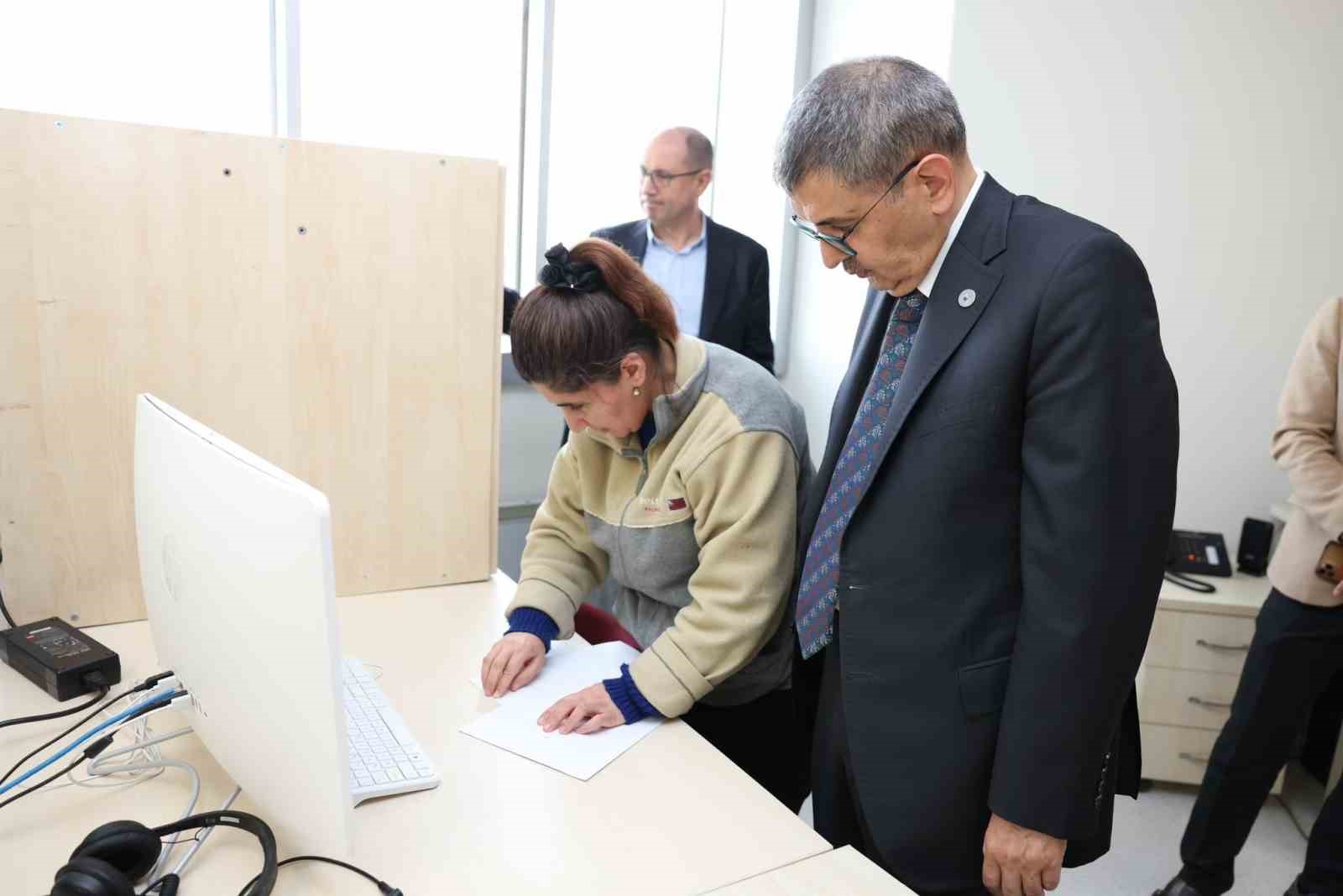 Rektör Kutluhan, Prof. Dr. Fuat Sezgin Kütüphanesini ziyaret etti