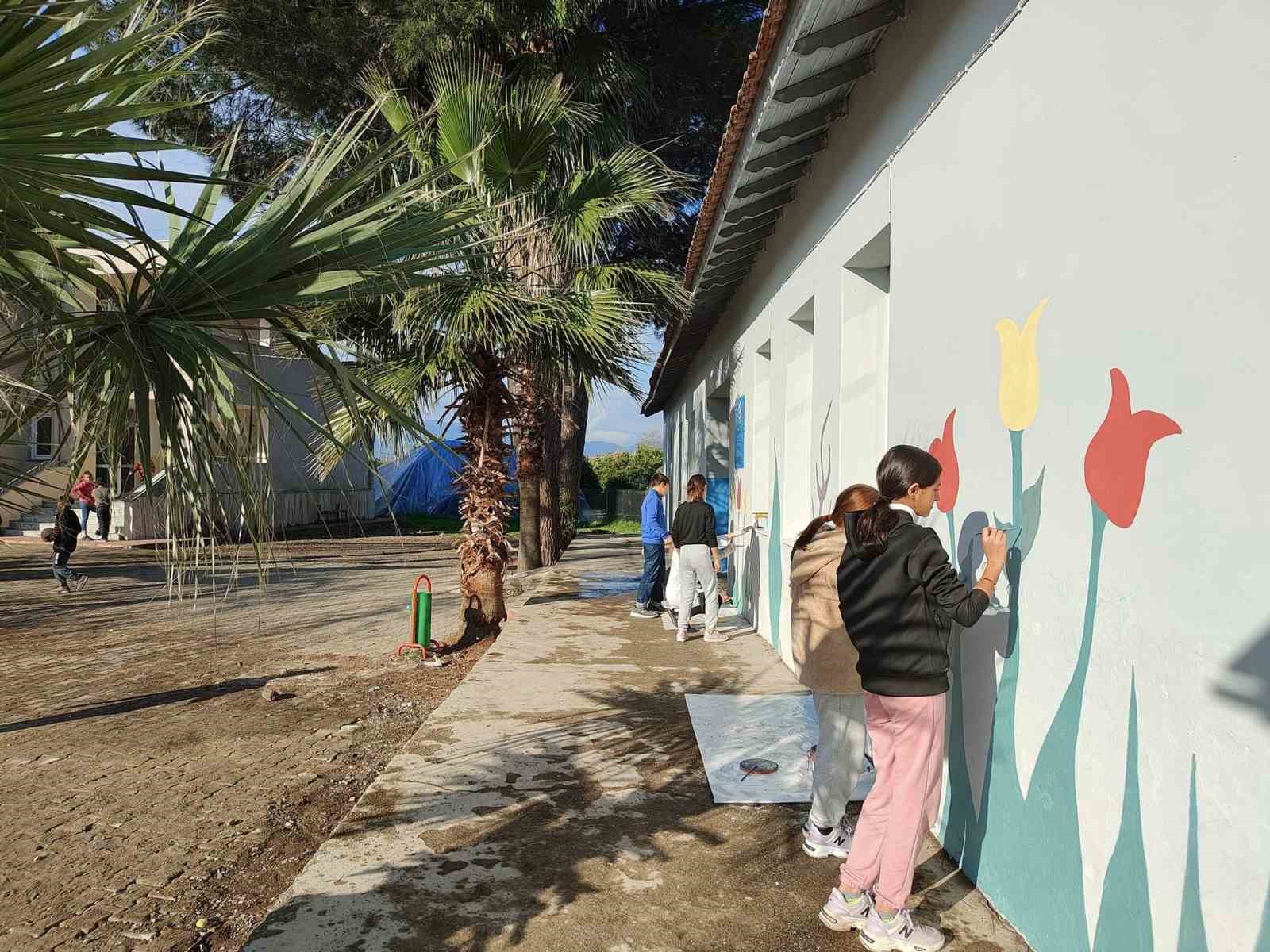 Köyceğiz Ortaokulu duvarları, resimlerle güzelleştirildi