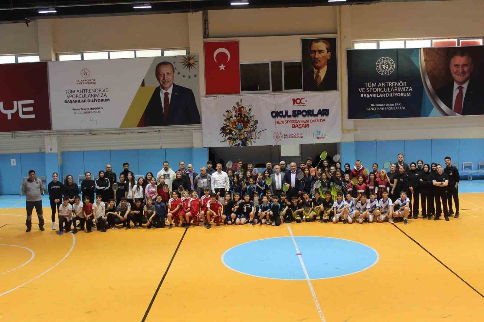 Okul Sporları ‘Badminton’ müsabakaları başladı
