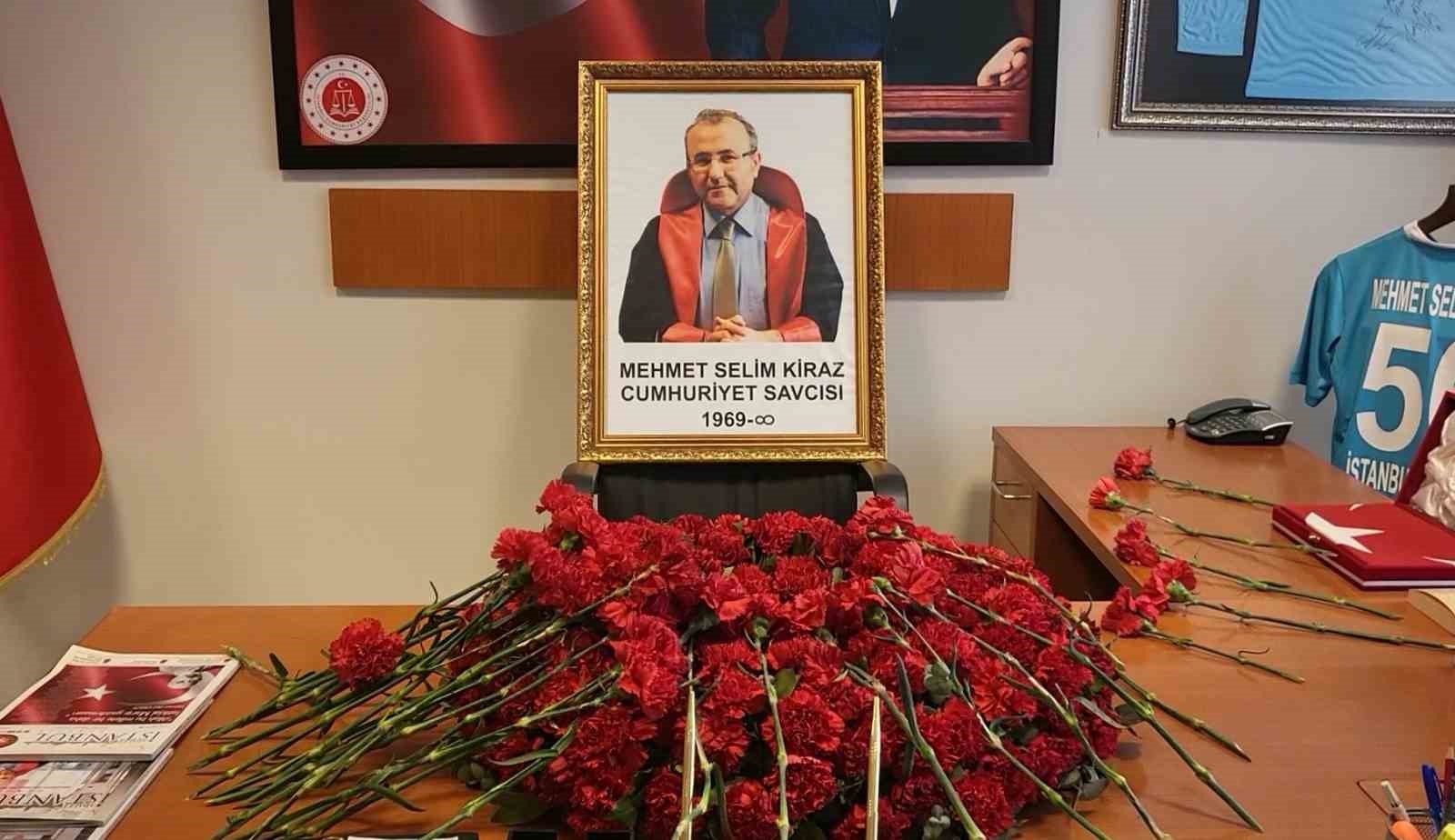 Şehit Savcı Mehmet Selim Kiraz ölümünün 9’uncu yıl dönümünde adliyede anıldı

