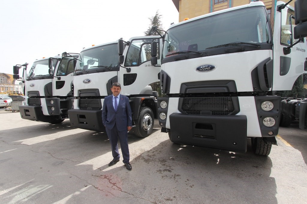 Kütahya İl Genel Meclisi Başkanı Muammer Özcura: "8 yeni kamyon Özel İdaremize güç katacak”
