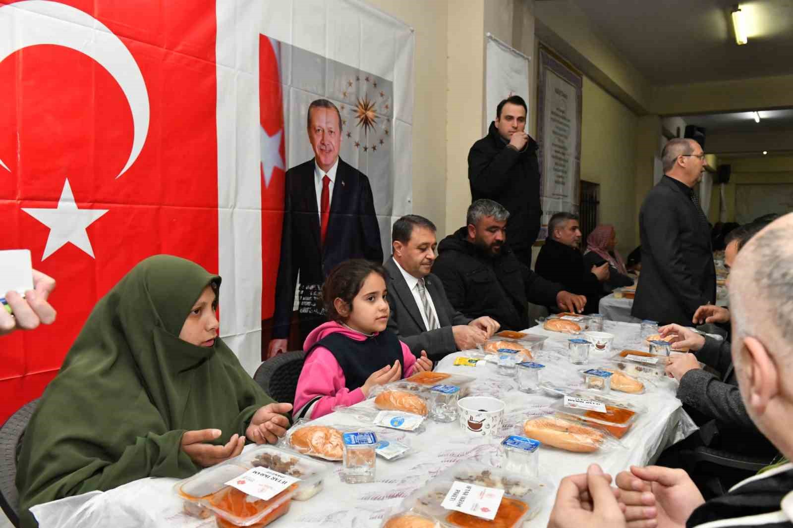 Vali Şıldak hayırseverlerin iftar programına katıldı
