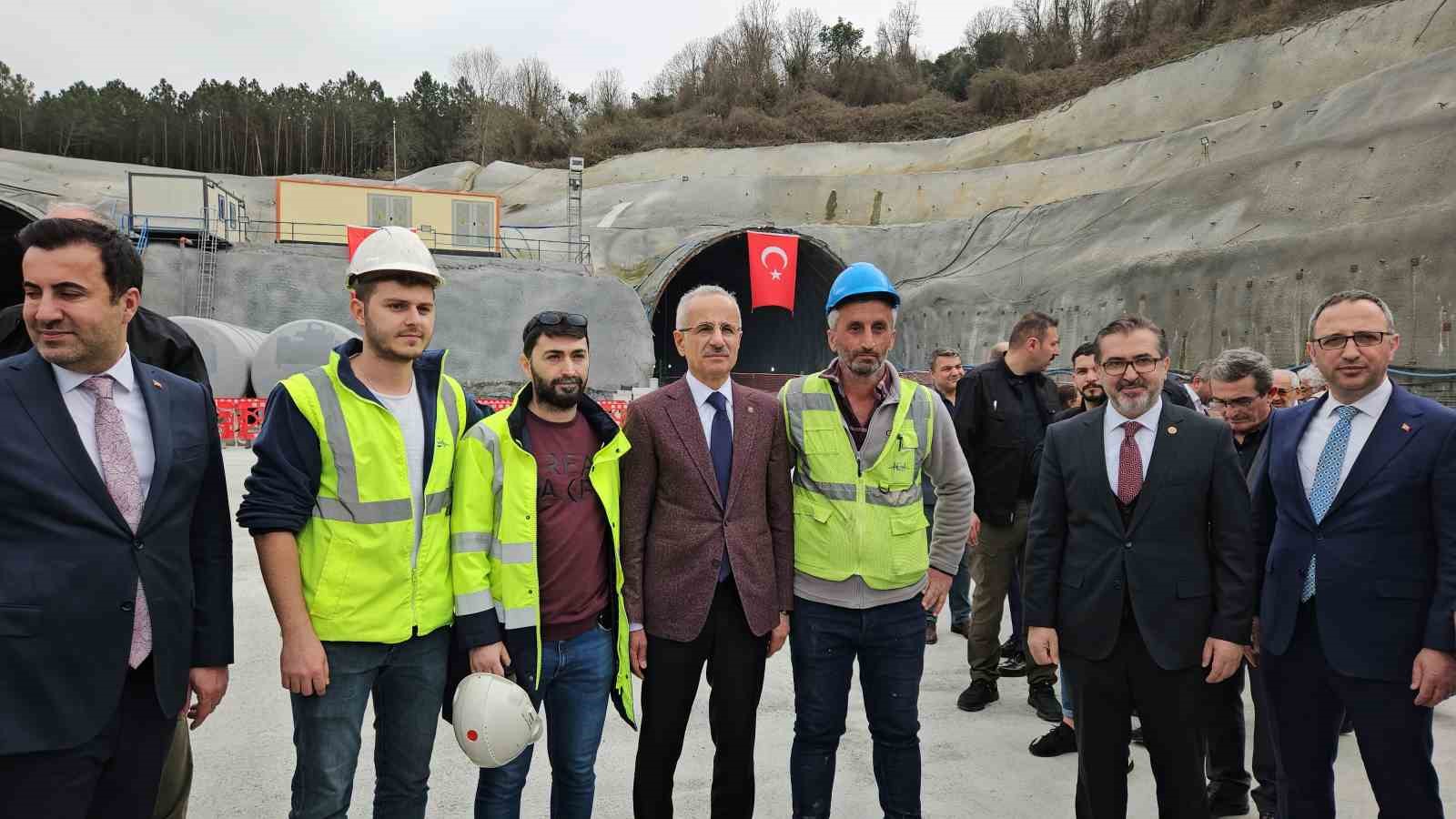 Ulaştırma ve Altyapı Bakanı Uraloğlu: "Kilyos Tüneli, 2026 yılı sonunda hizmete açılacak"
