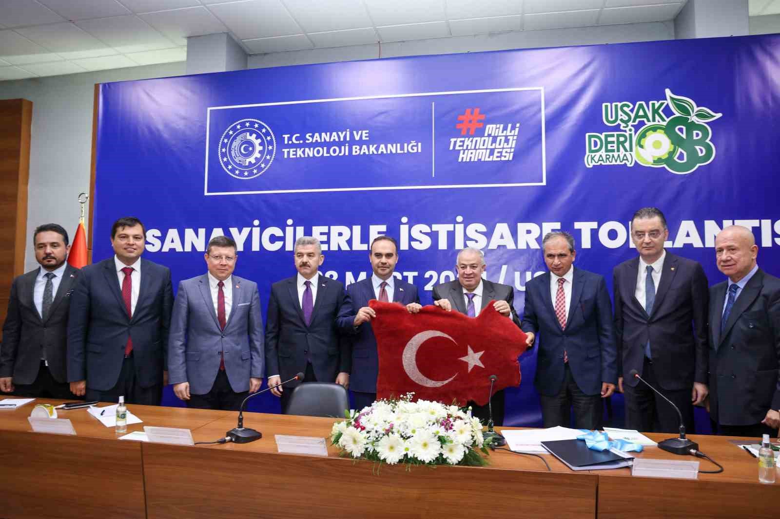 Başkan Çakın, Uşak’taki çalışmaları Bakan Kacır ile paylaştı
