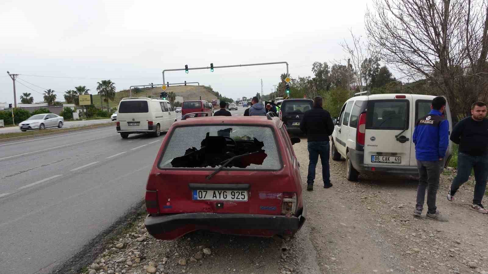 Antalya’da 3 araçlı zincirleme kaza: 1 yaralı
