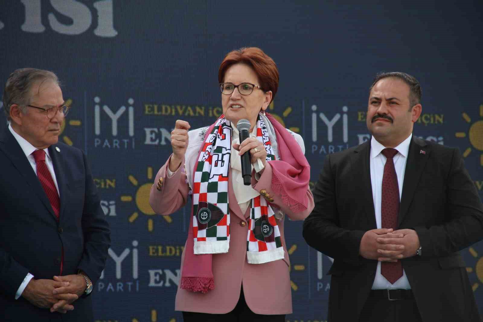 İYİ Parti Genel Başkanı Meral Akşener, Çankırı’da ziyaretlerde bulundu