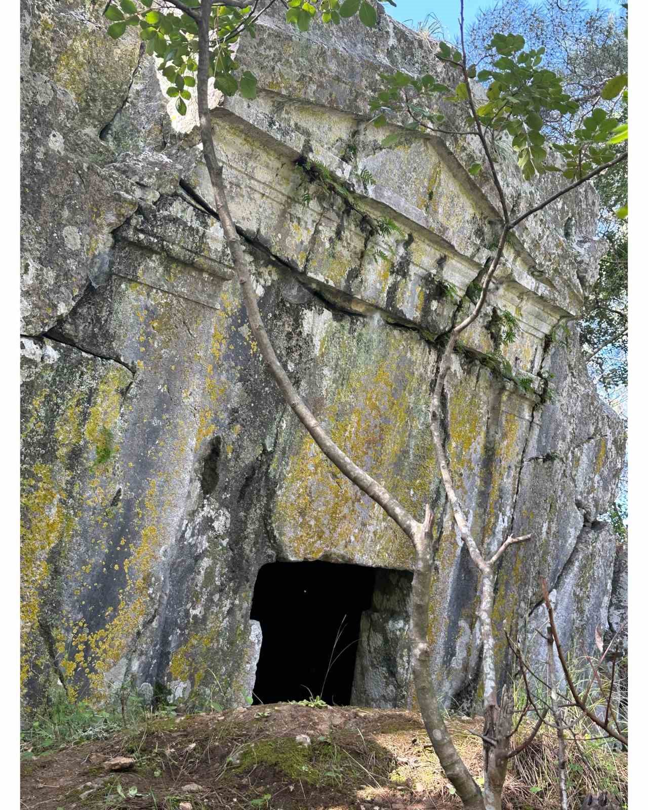 Marmaris’te bulunan 2500 yıllık kaya mezarı turizme kazandırılıyor
