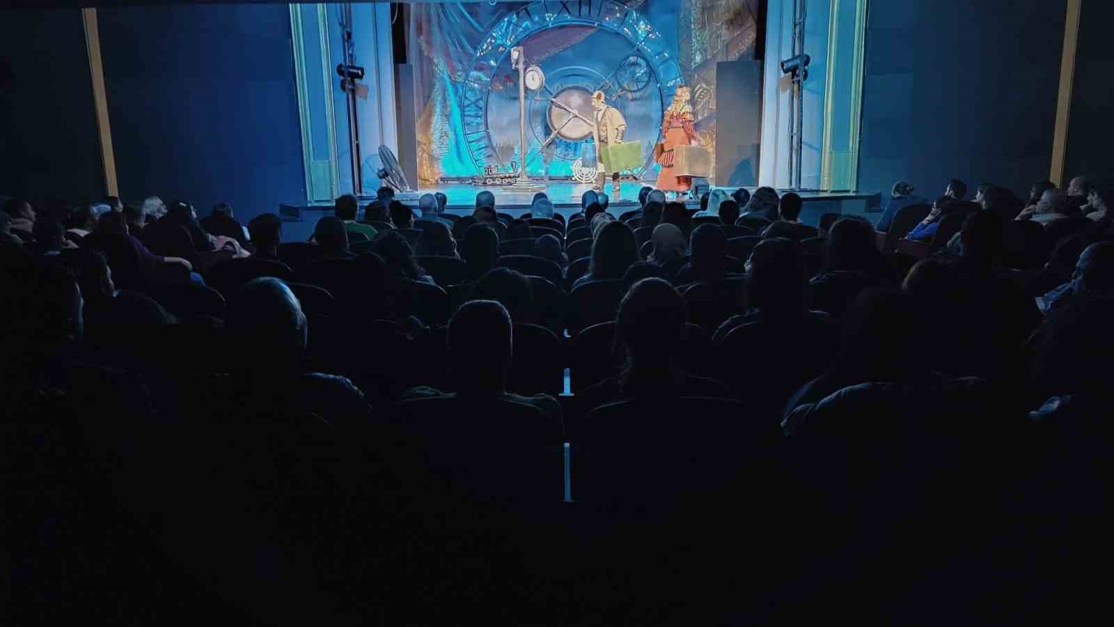 Zonguldak’ta 11 yıl sonra tiyatro gösterimi gerçekleşti
