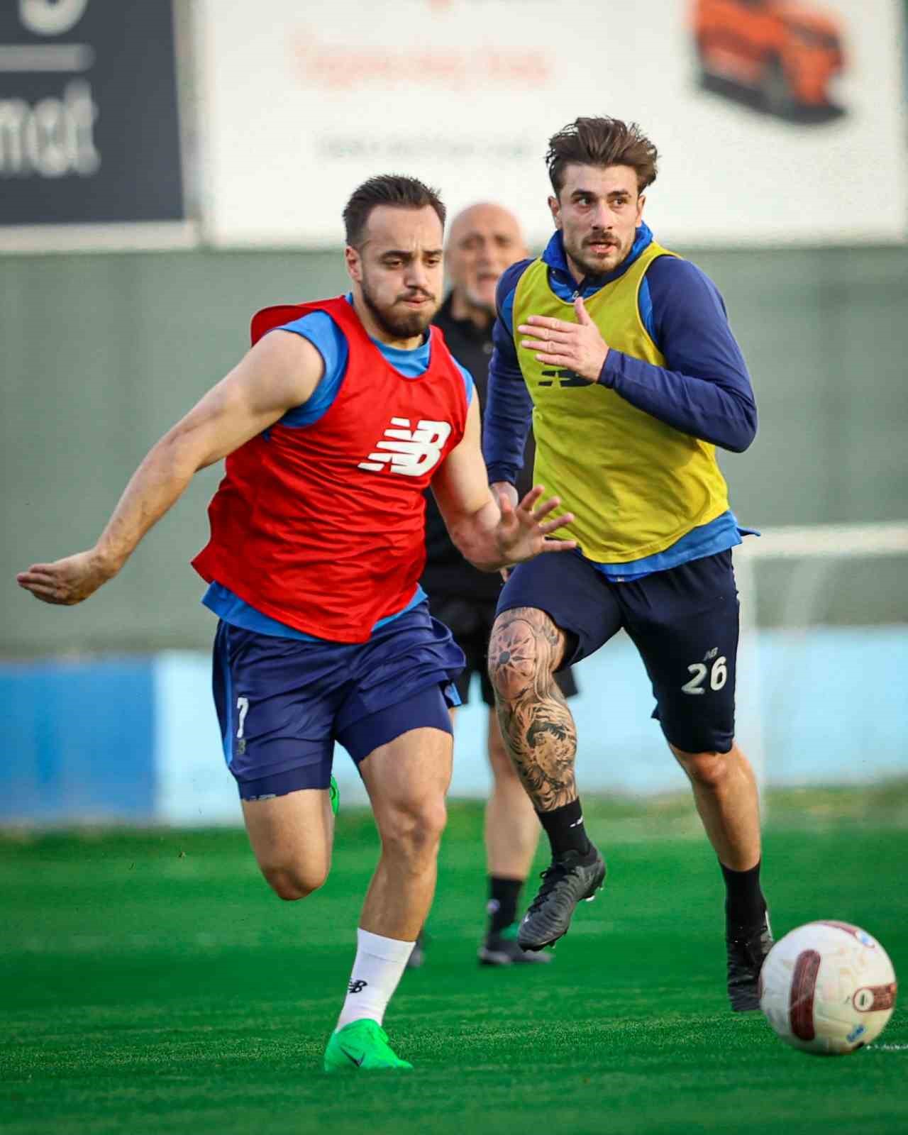 Y. Adana Demirspor, Fenerbah&ccedil;e ma&ccedil;ı hazırlıklarını s&uuml;rd&uuml;rd&uuml;
