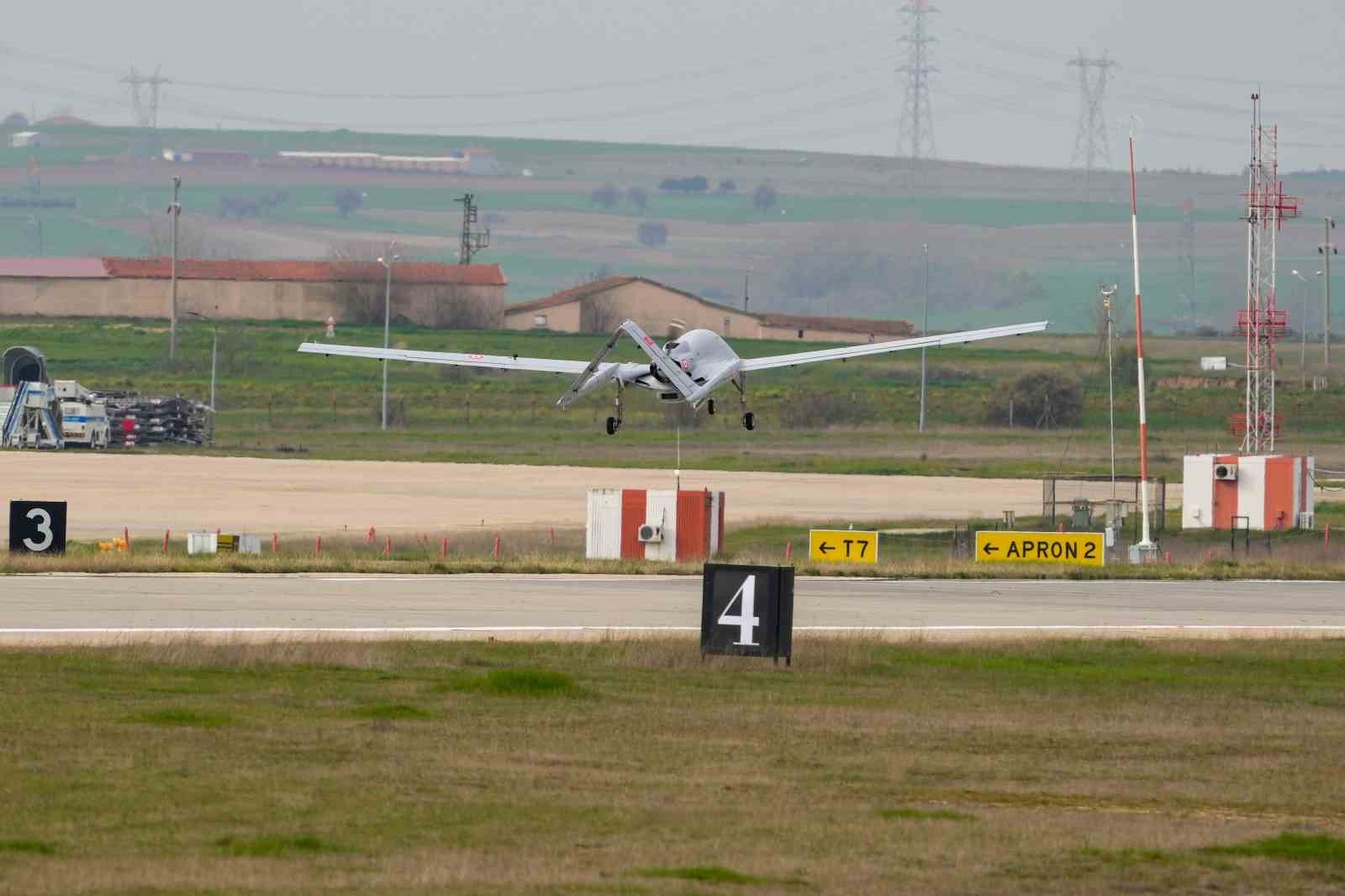 Bayraktar TB3 SİHA, 27 saat havada kaldığı 26. test uçuşunu başarıyla tamamladı
