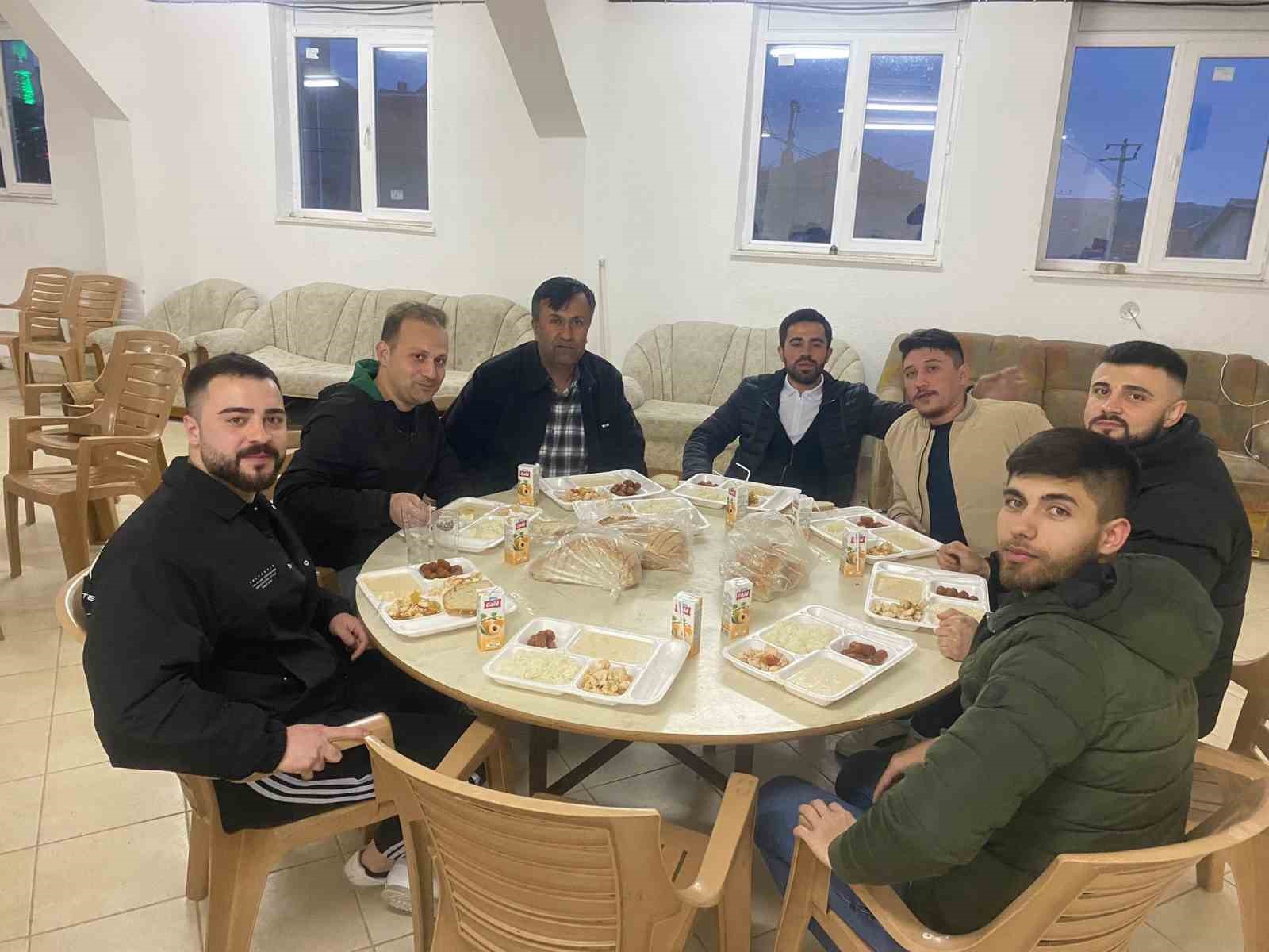 Tavşanlı Basköy’de iftar
