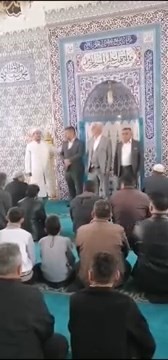 Nevşehir’de bir imam, muhtar adaylarını tekbirlerle kucaklaştırdı
