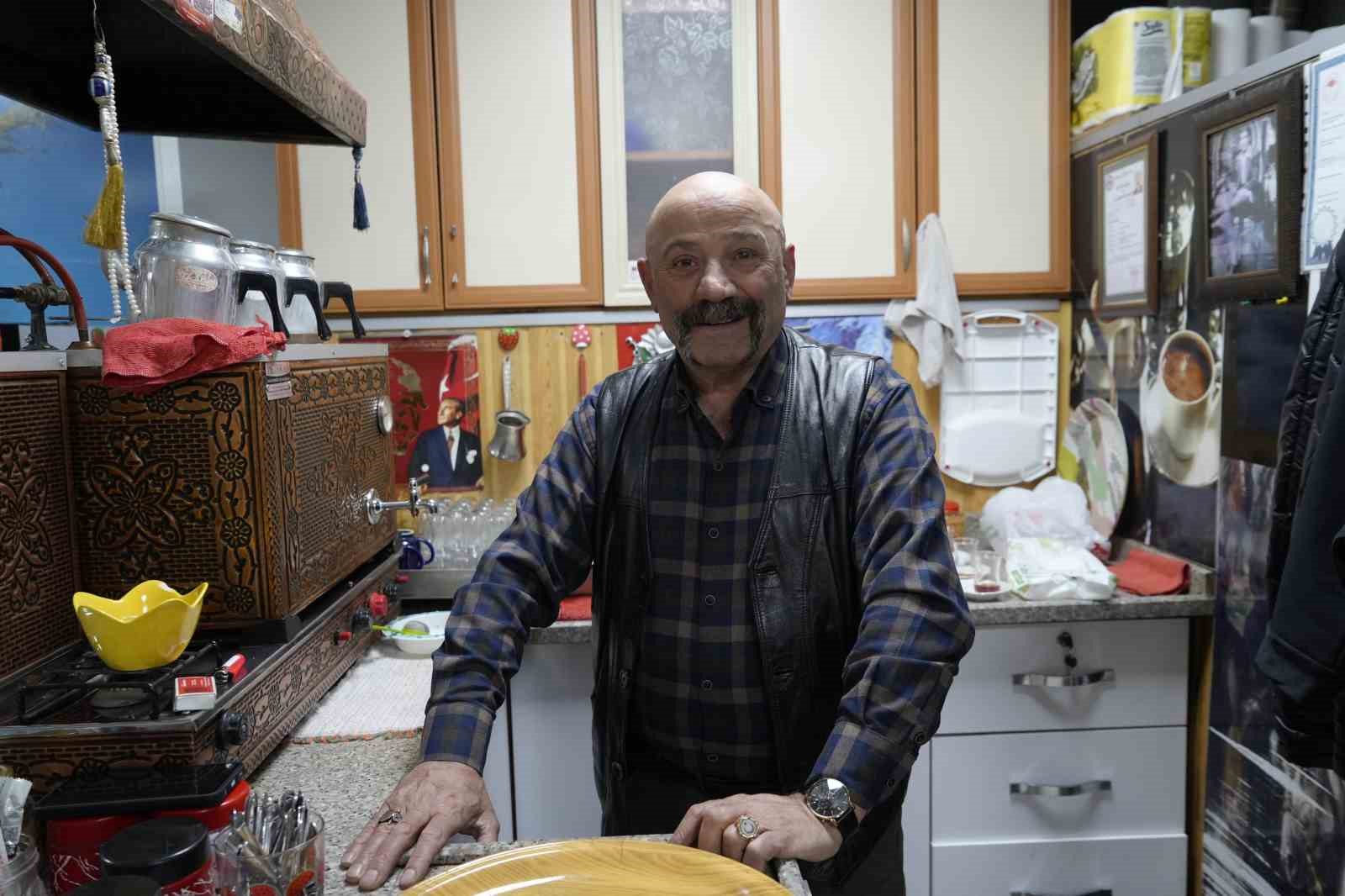 G&uuml;m&uuml;şhaneli kıraathane işletmecisi titizliğiyle m&uuml;şterilerine ev ortamı sunuyor
